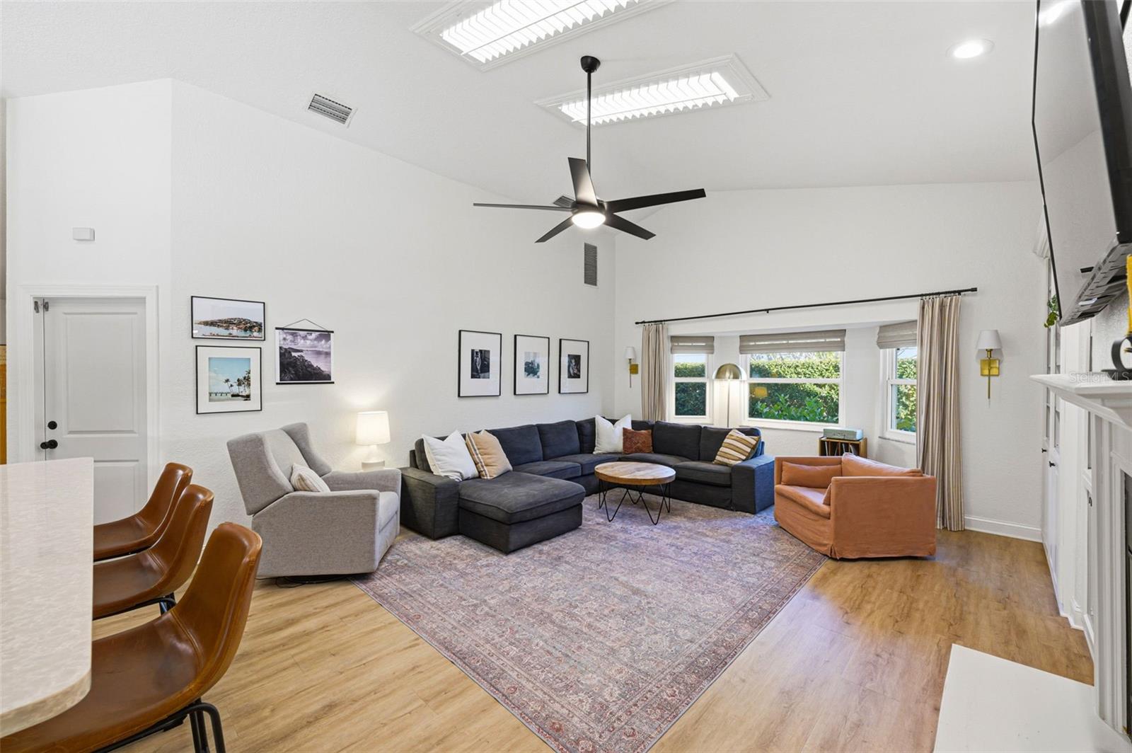 Image 7 of 42 For 3347 Lake Shore Lane