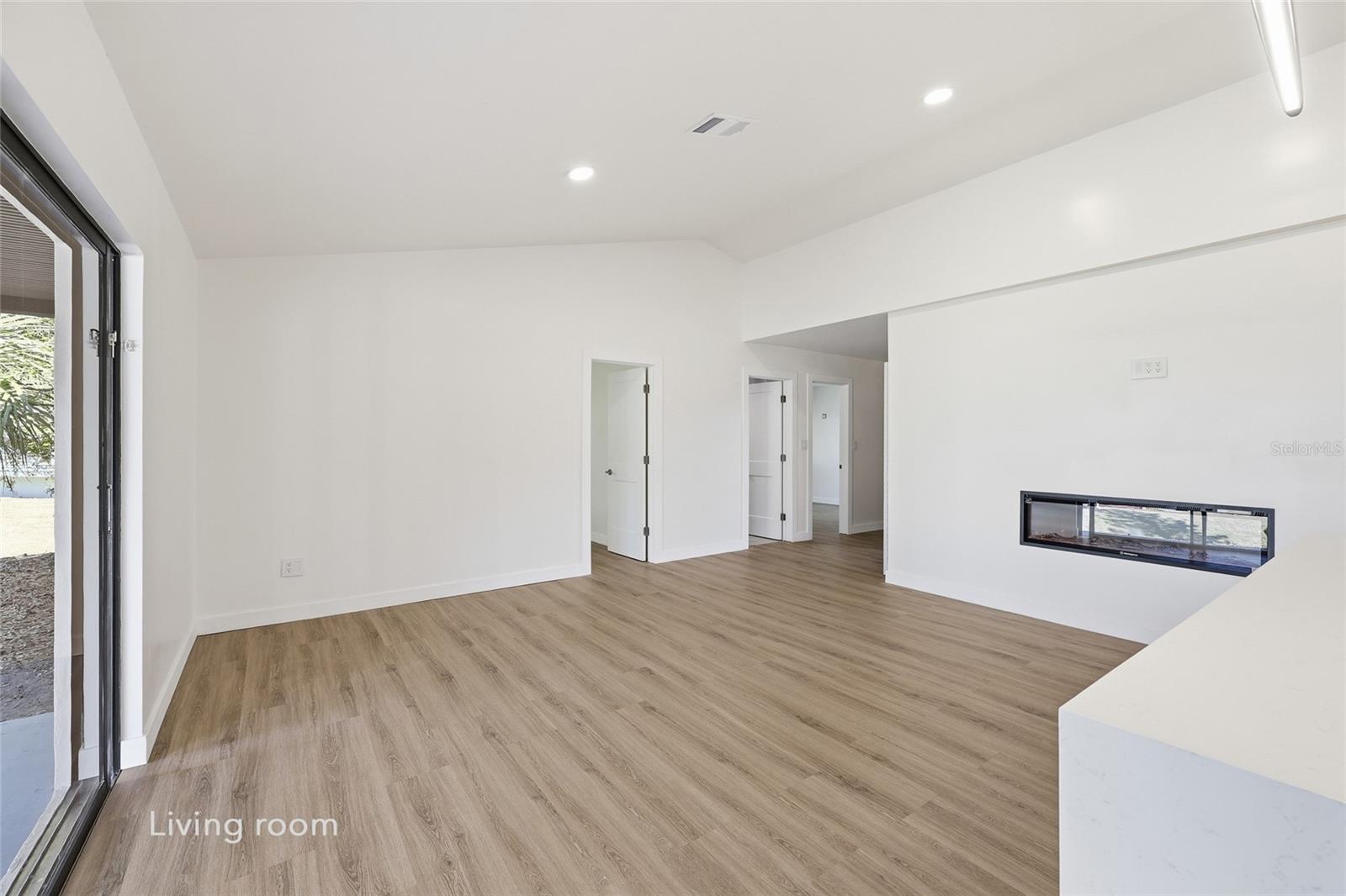 Image 13 of 37 For 1325 Riverside Drive