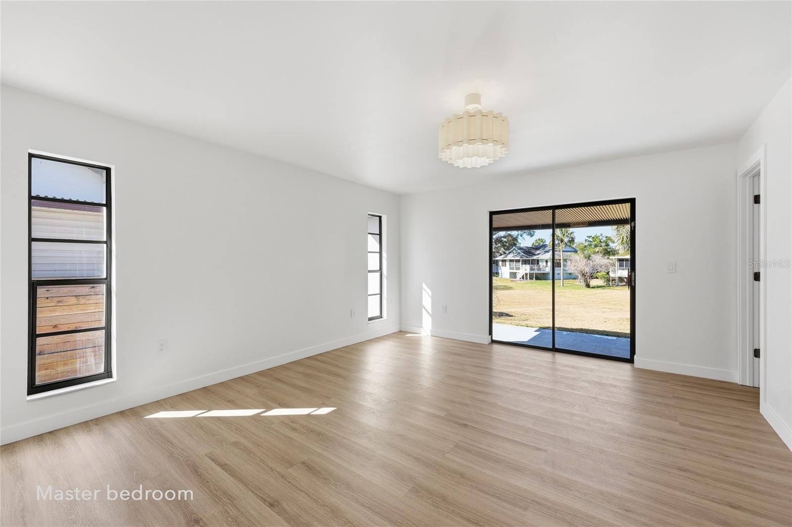 Image 14 of 37 For 1325 Riverside Drive