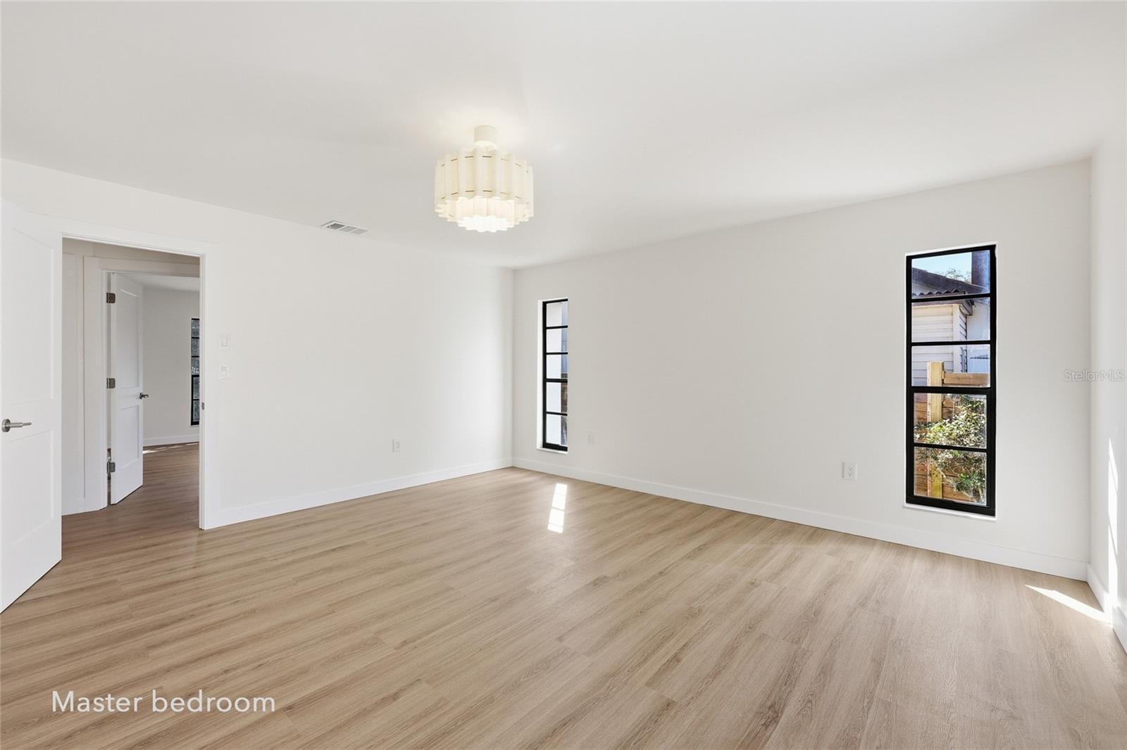 Image 16 of 37 For 1325 Riverside Drive