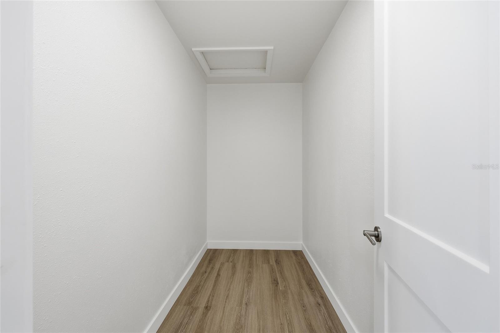 Image 18 of 37 For 1325 Riverside Drive