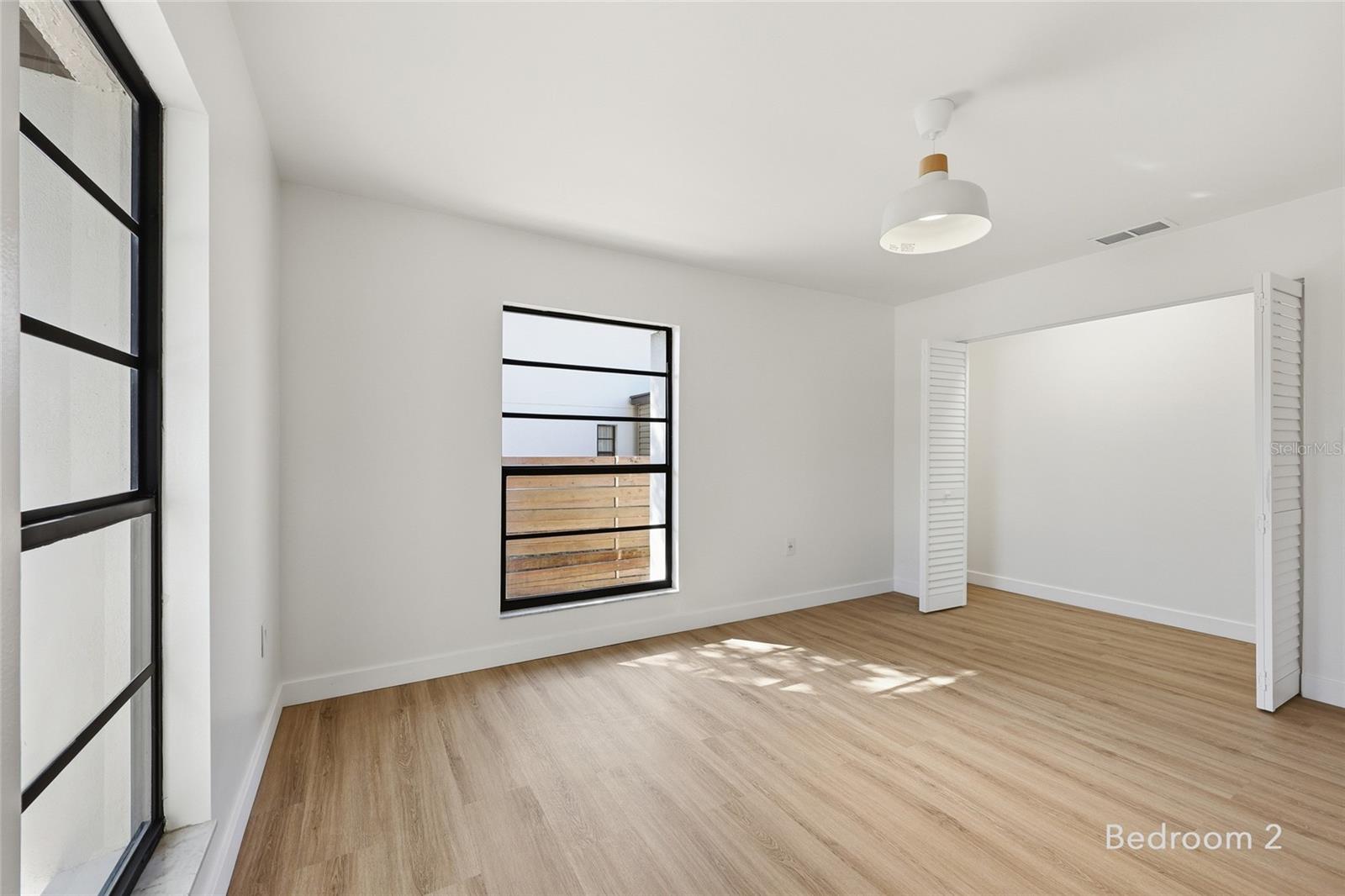 Image 19 of 37 For 1325 Riverside Drive