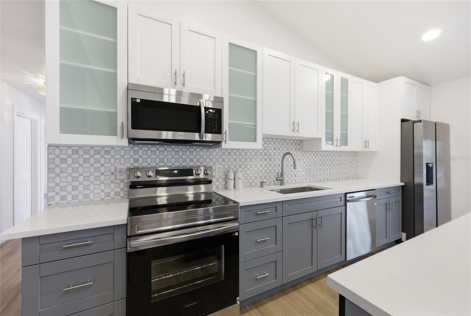 Image 6 of 37 For 1325 Riverside Drive