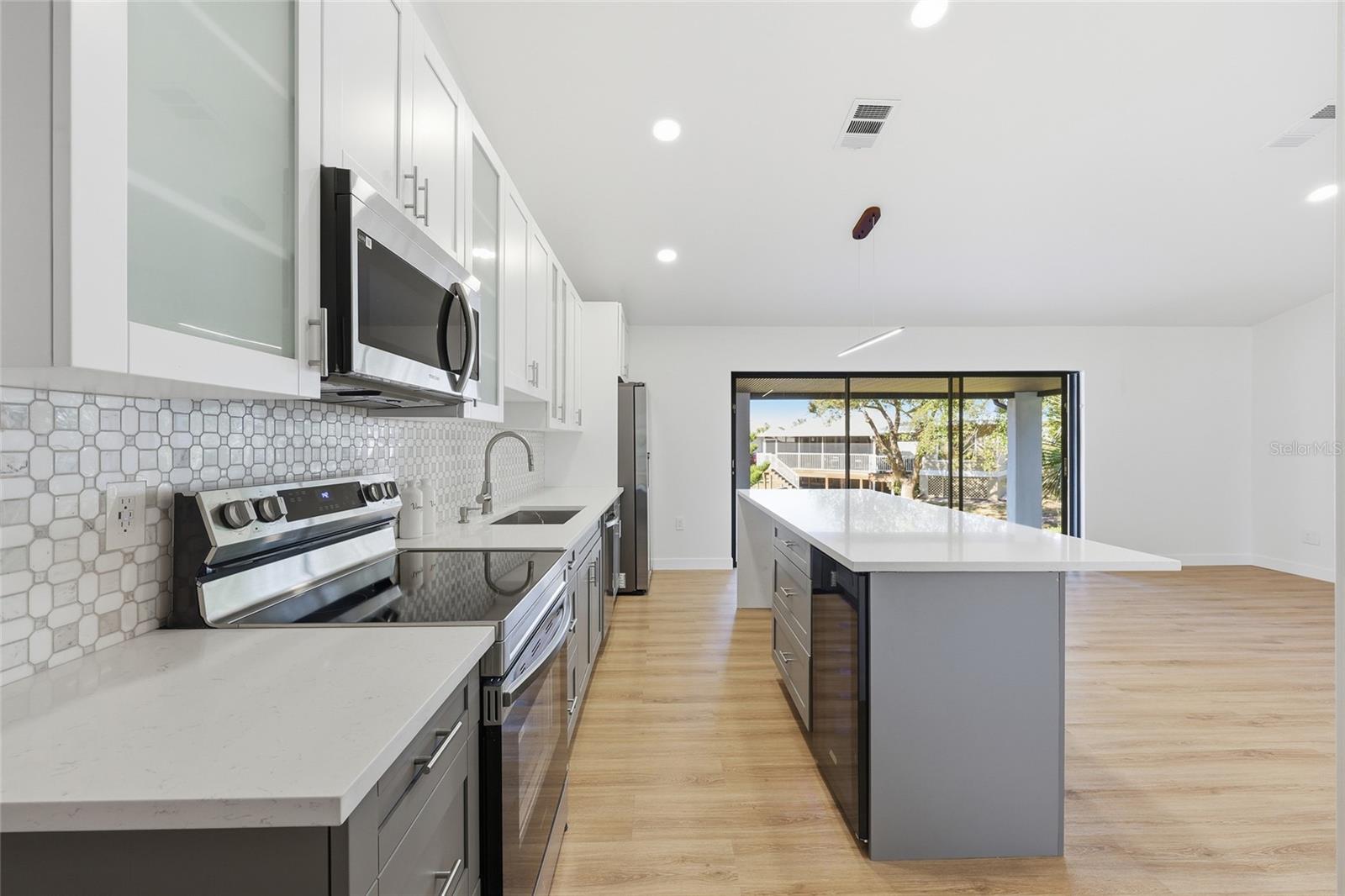 Image 7 of 37 For 1325 Riverside Drive