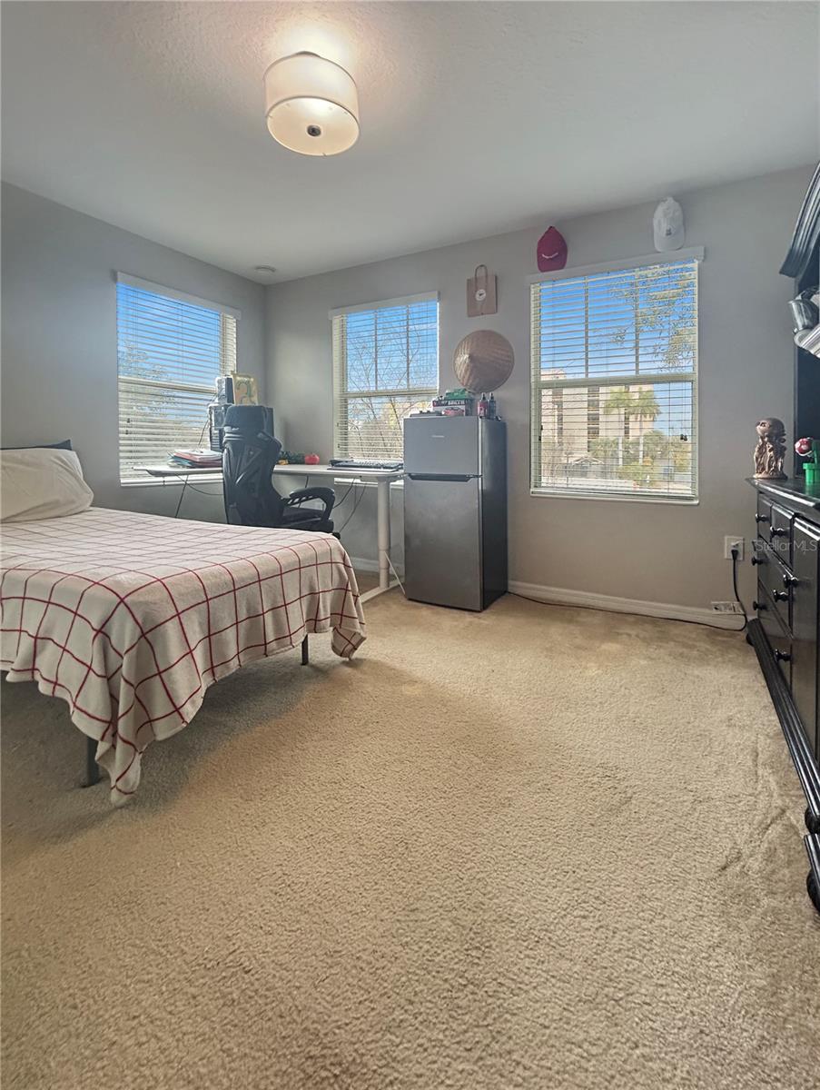 Listing photo id 9 for 2258 9th Avenue N