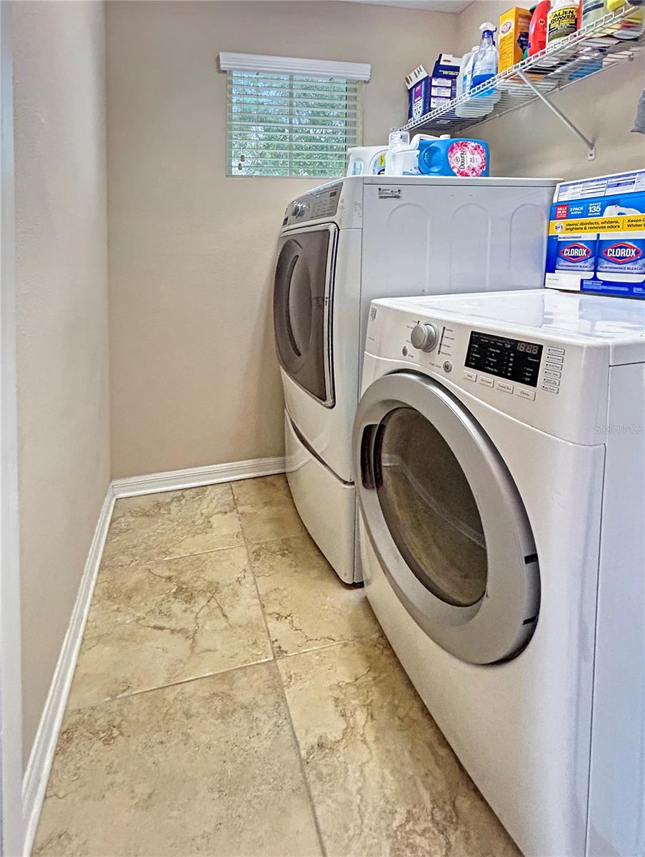 Listing photo id 10 for 2258 9th Avenue N