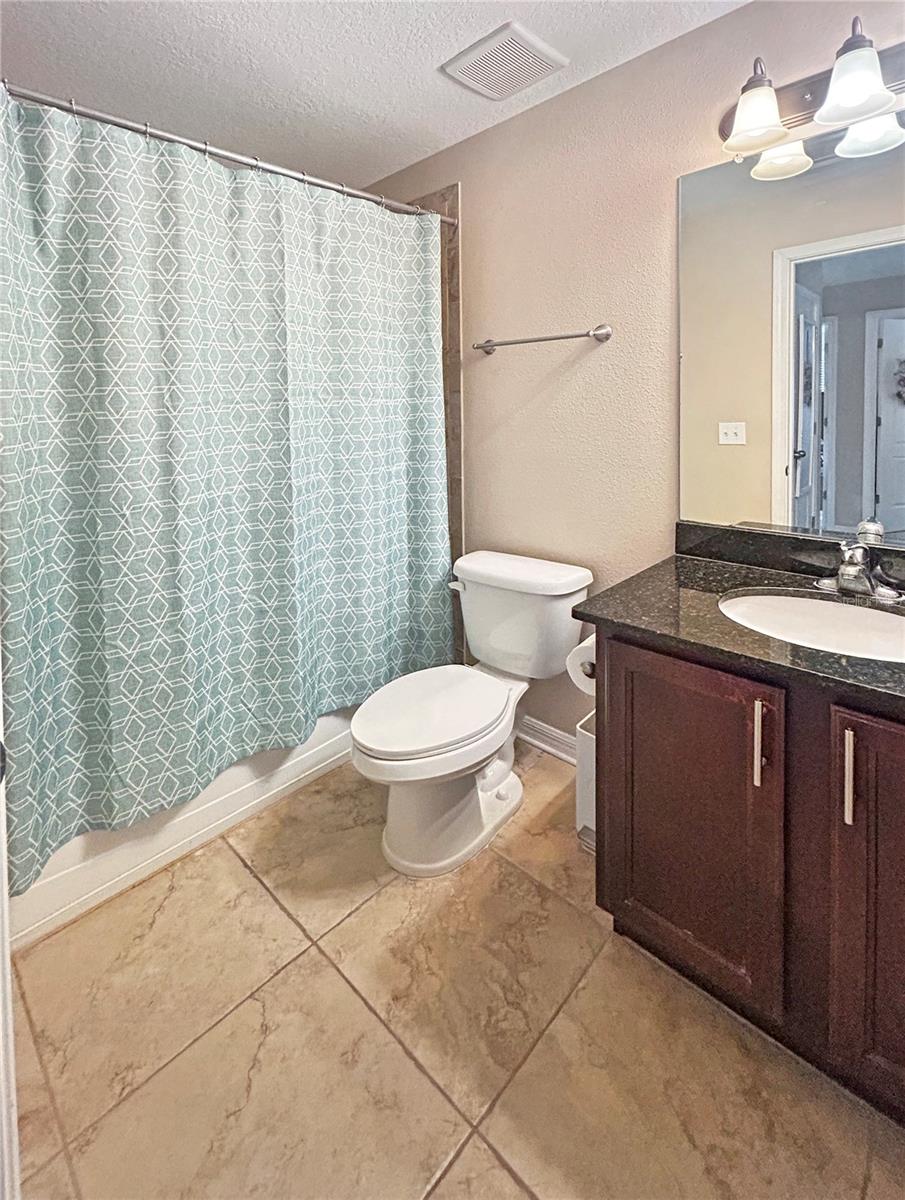 Listing photo id 13 for 2258 9th Avenue N