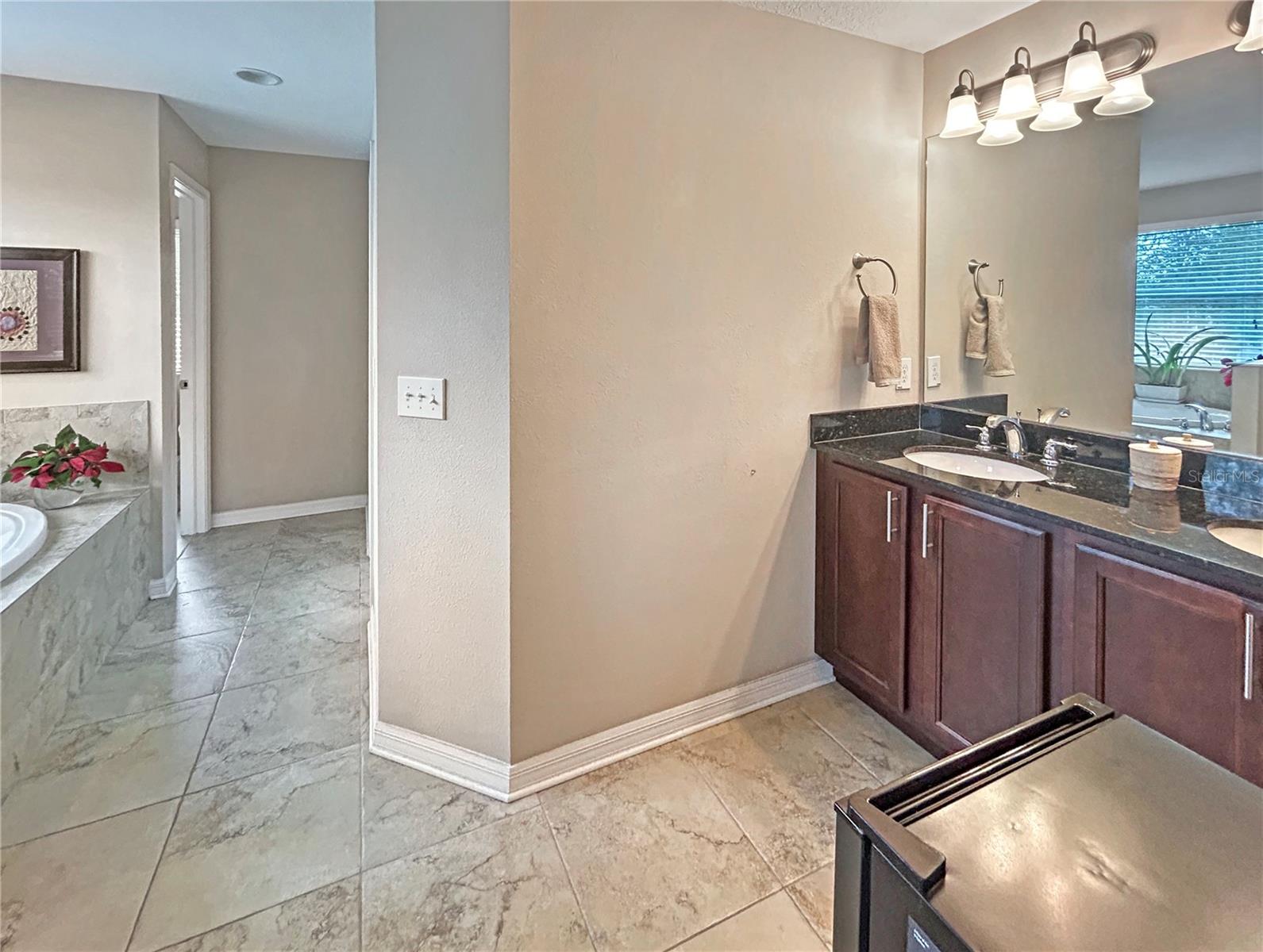 Listing photo id 15 for 2258 9th Avenue N