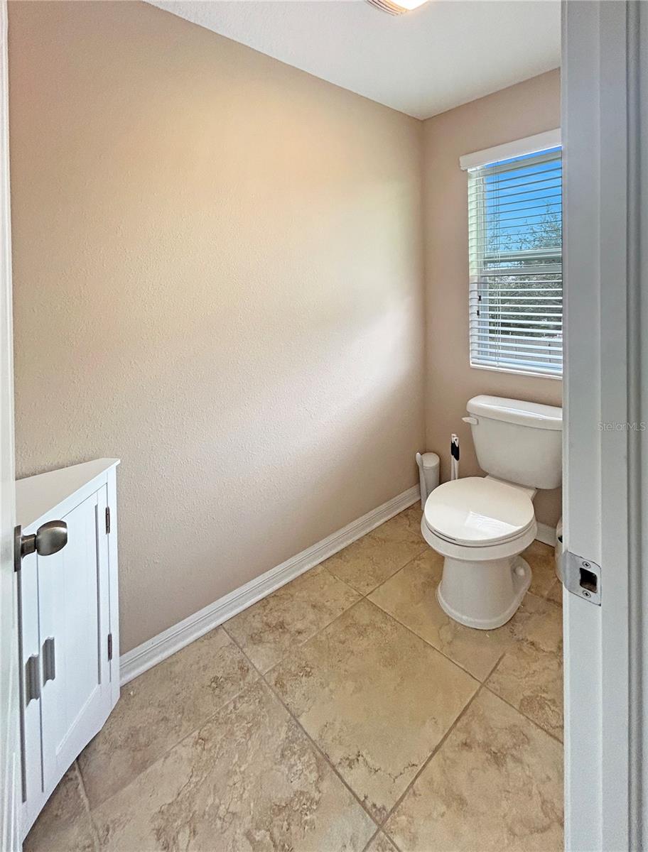 Listing photo id 17 for 2258 9th Avenue N