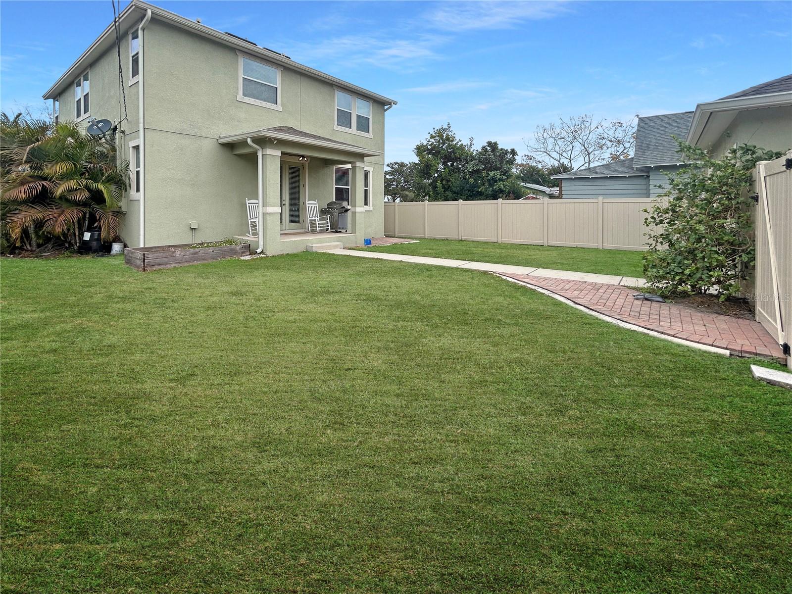 Listing photo id 19 for 2258 9th Avenue N