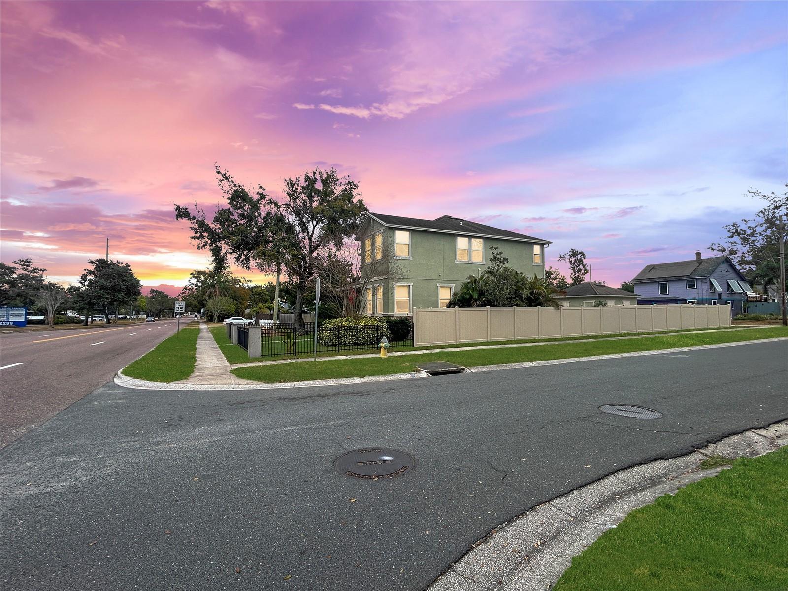 Listing photo id 22 for 2258 9th Avenue N