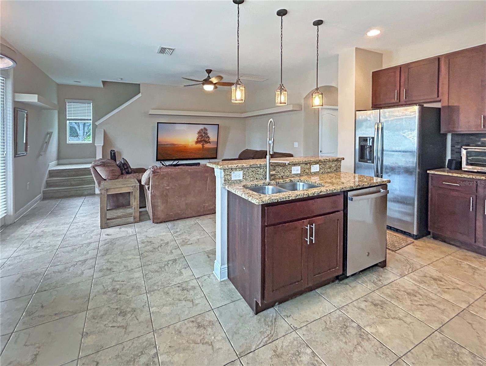 Listing photo id 5 for 2258 9th Avenue N