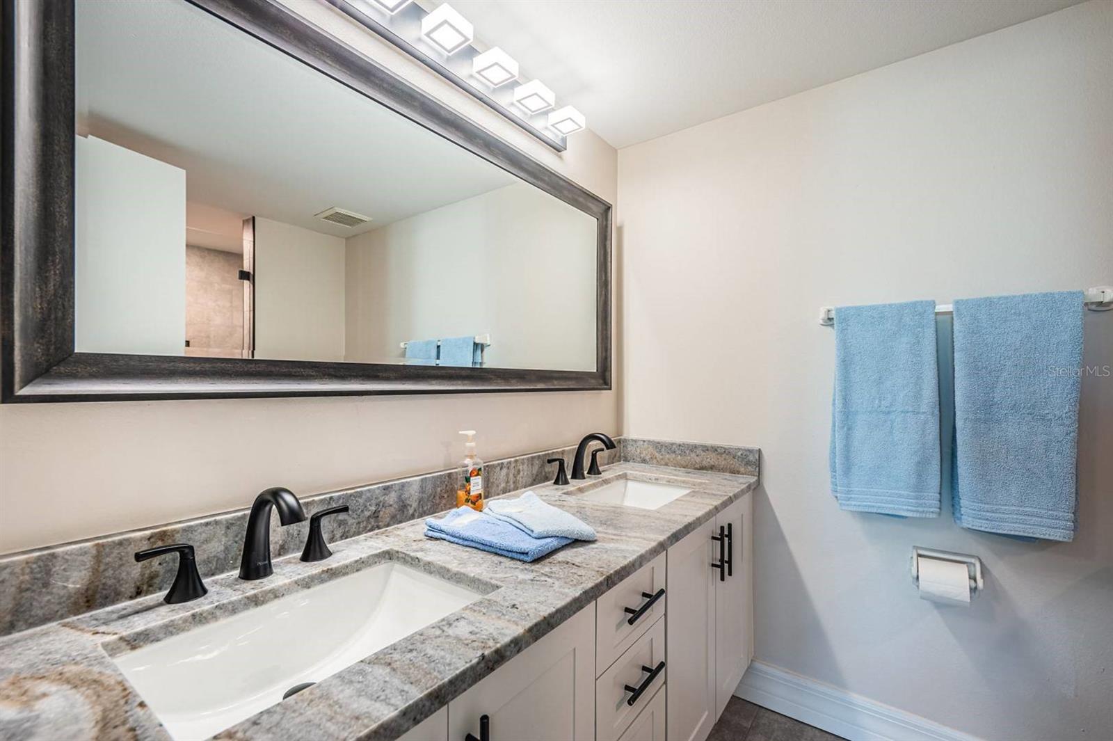 Image 15 of 24 For 6061 Bahia Del Mar Circle 448