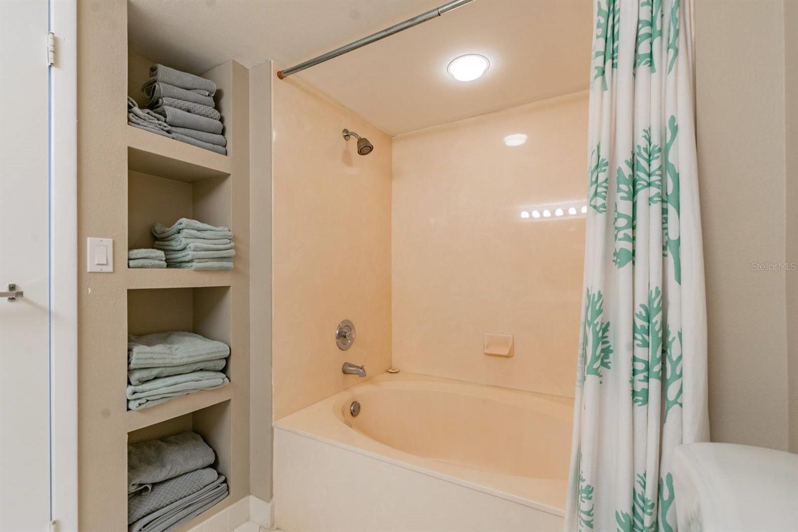 Image 14 of 26 For 6081 Bahia Del Mar Circle 349