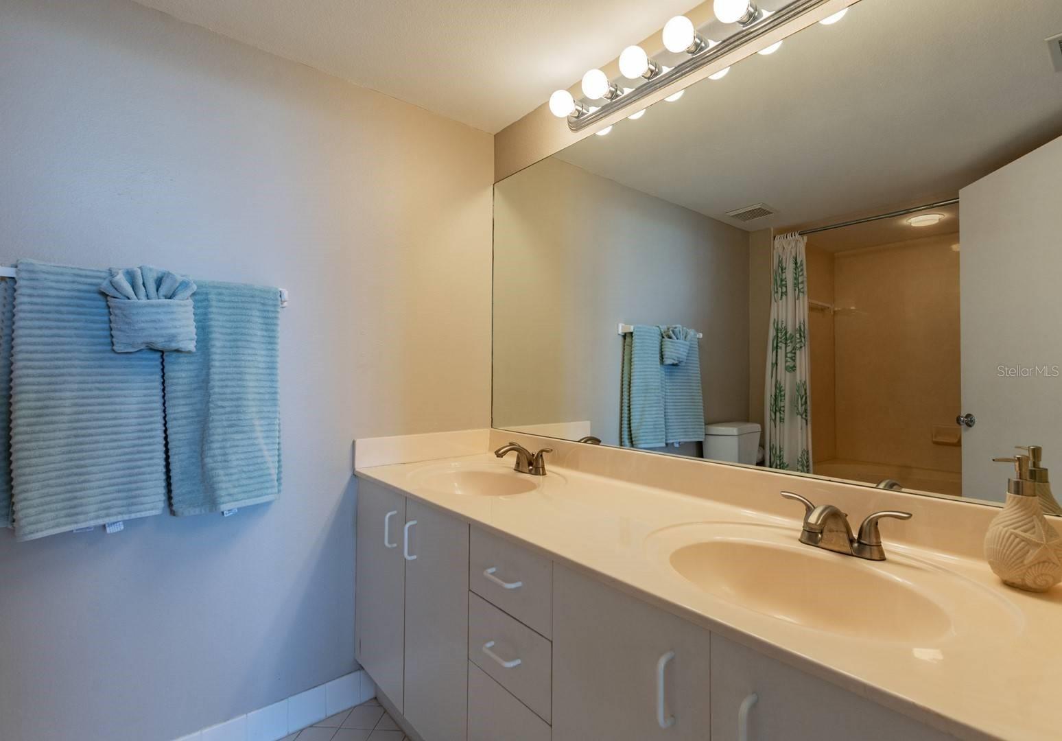 Image 16 of 26 For 6081 Bahia Del Mar Circle 349