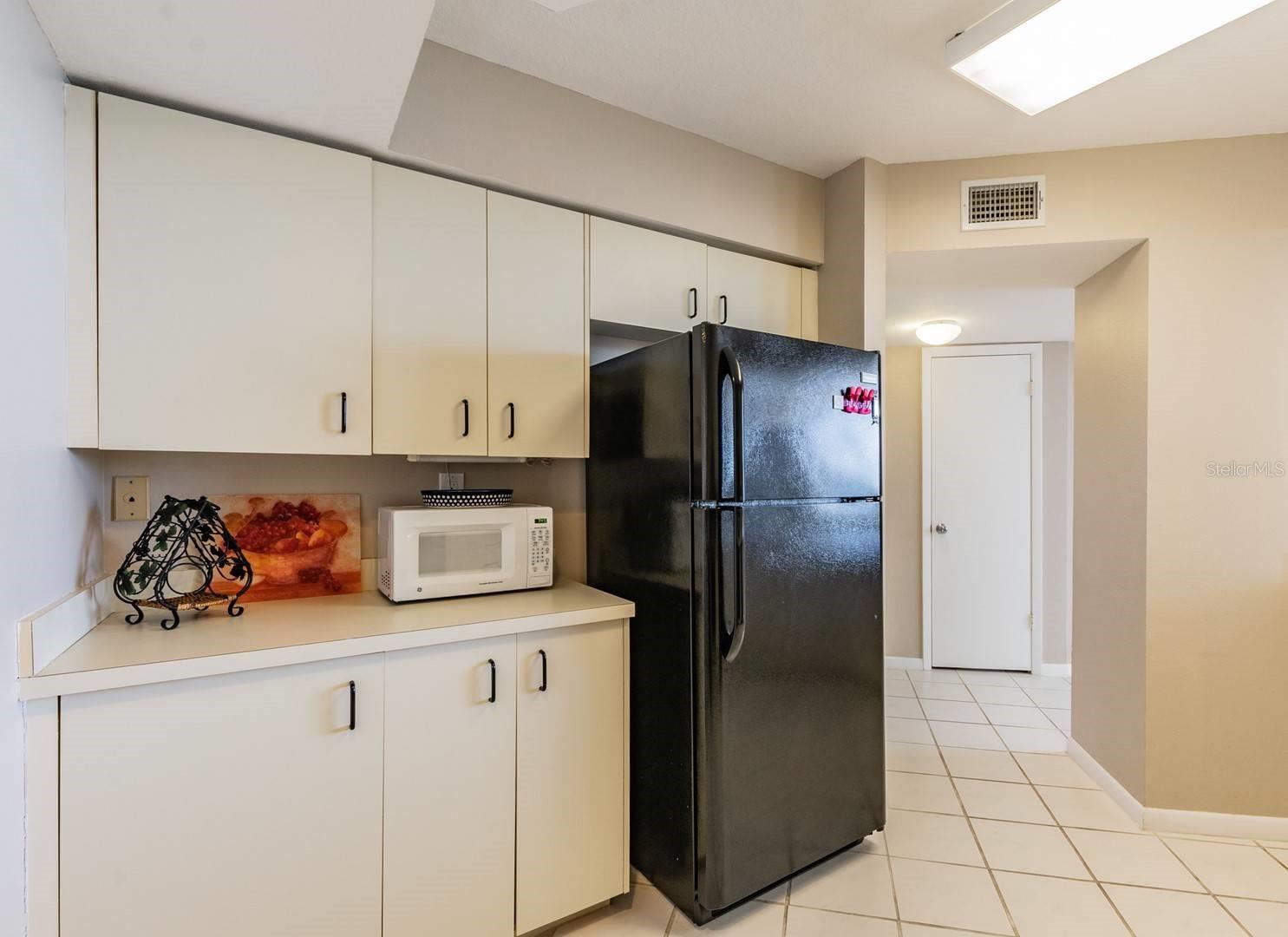 Image 5 of 26 For 6081 Bahia Del Mar Circle 349