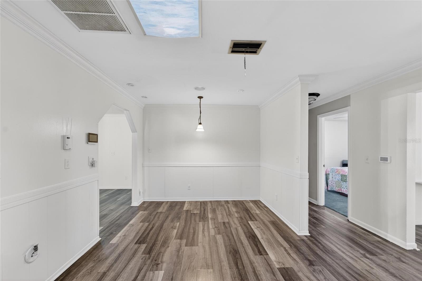 Image 13 of 28 For 1231 Newport Avenue