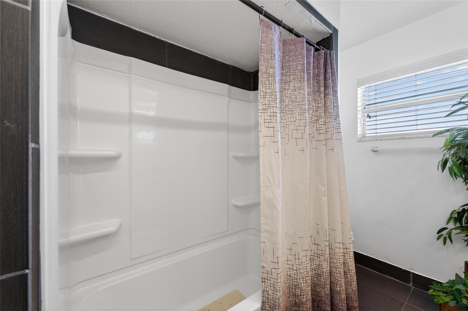 Image 18 of 28 For 1231 Newport Avenue