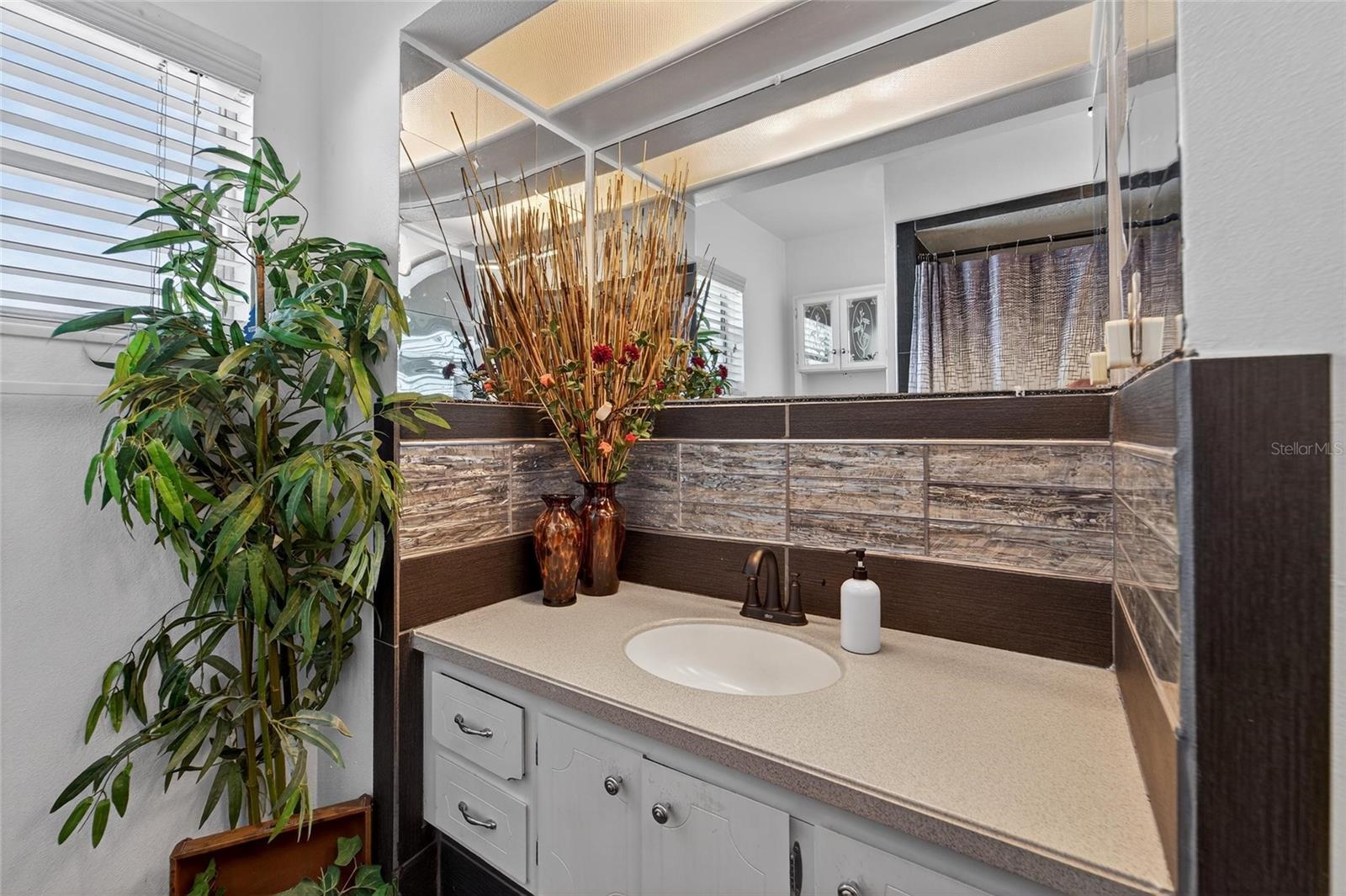 Image 19 of 28 For 1231 Newport Avenue