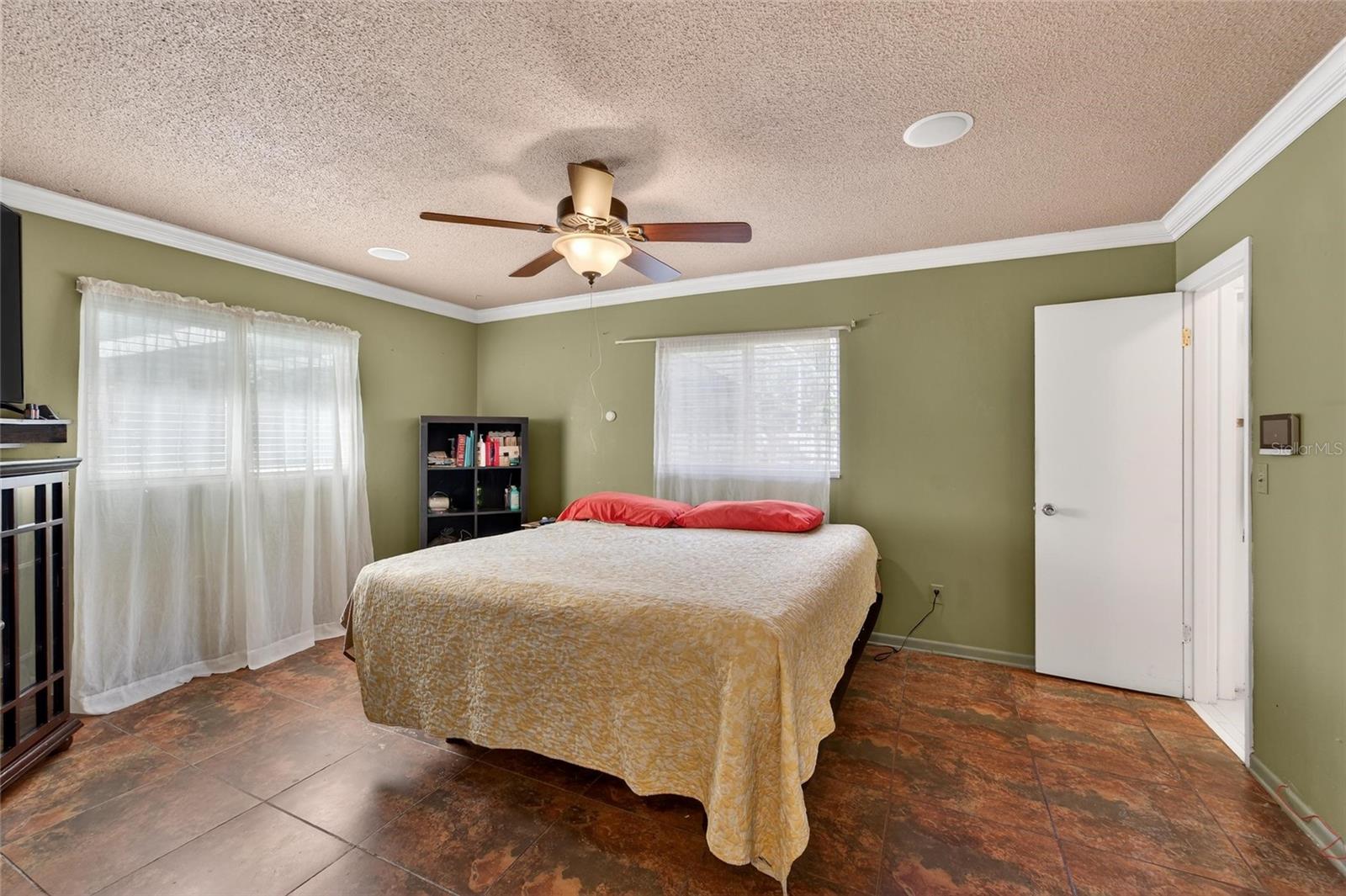 Image 20 of 28 For 1231 Newport Avenue