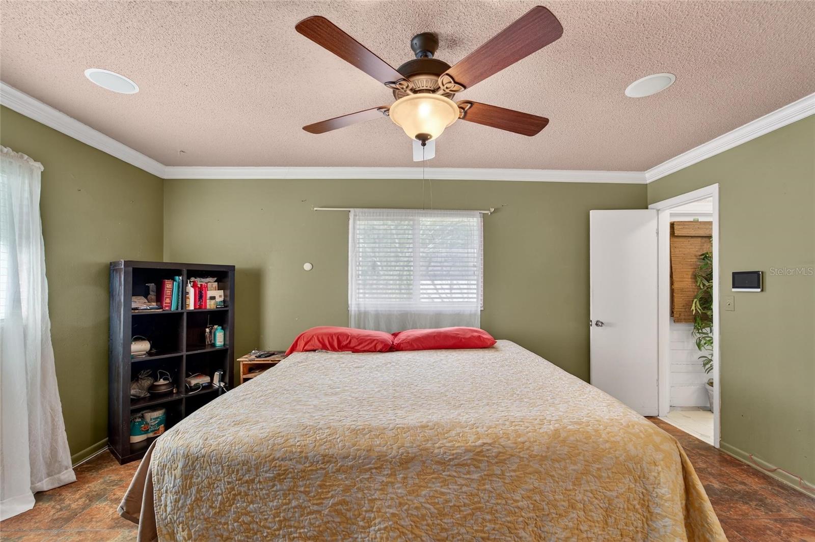 Image 22 of 28 For 1231 Newport Avenue