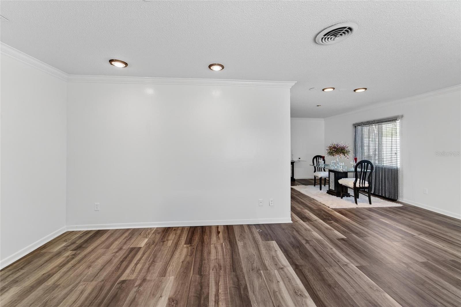 Image 7 of 28 For 1231 Newport Avenue