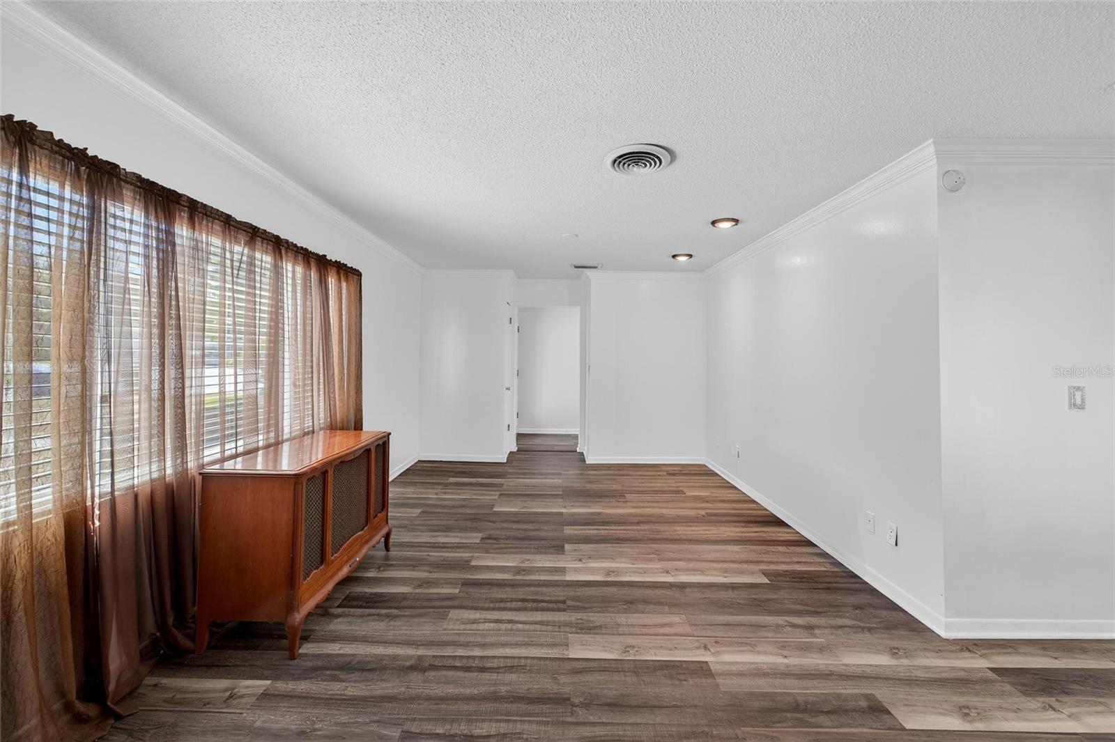 Image 8 of 28 For 1231 Newport Avenue