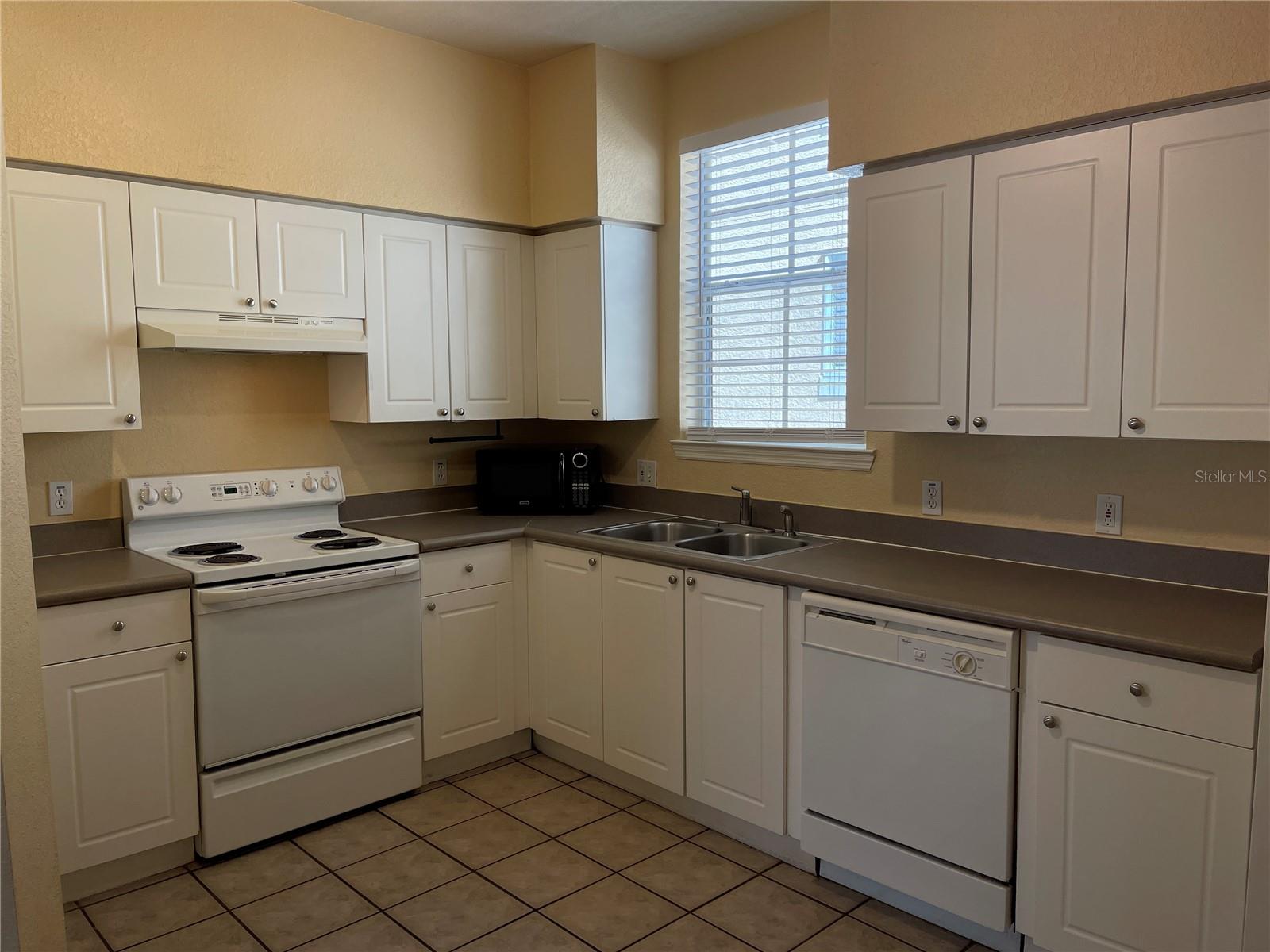 Image 8 of 20 For 4007 Sand Palm Court