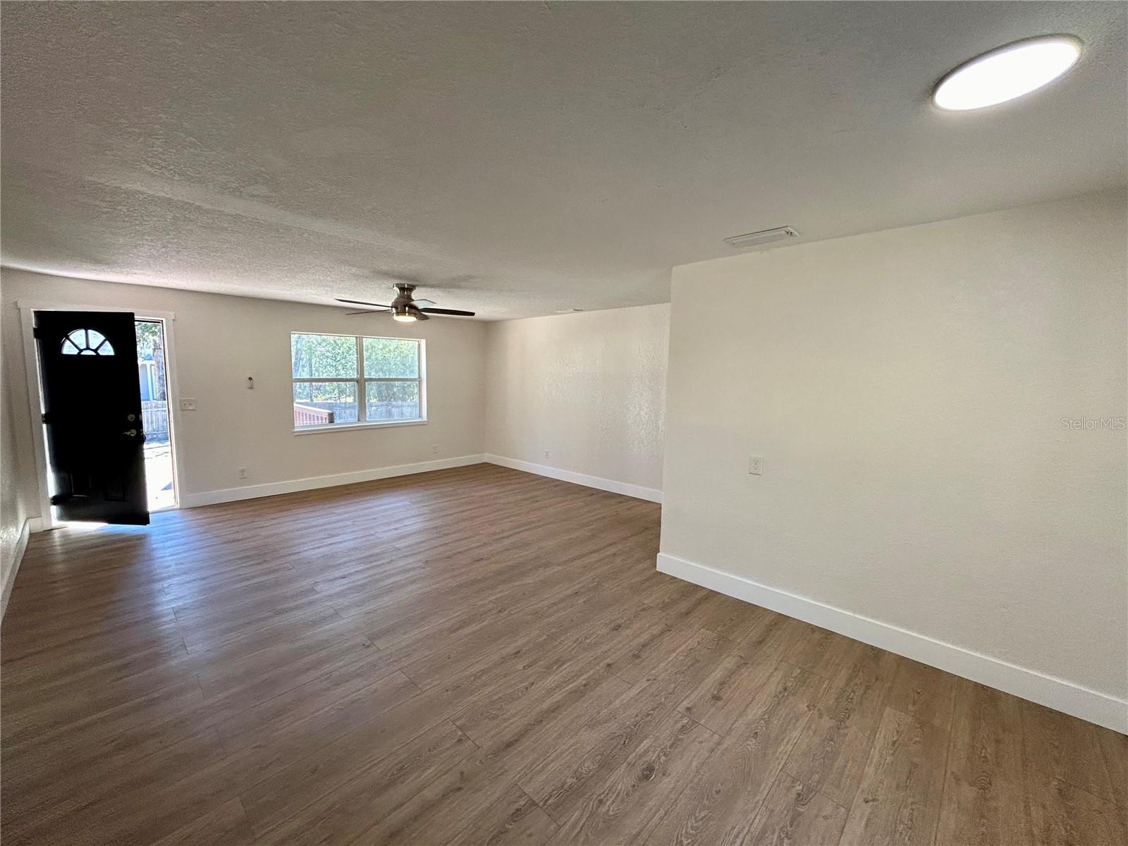 Image 5 of 19 For 18812 Carr Drive A