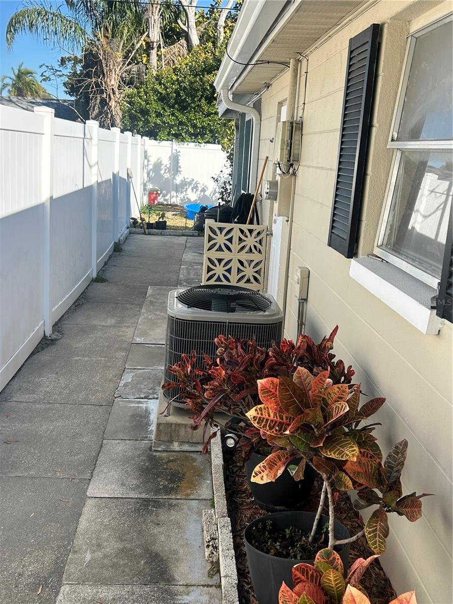 Image 9 of 10 For 10824 Inglewood Avenue