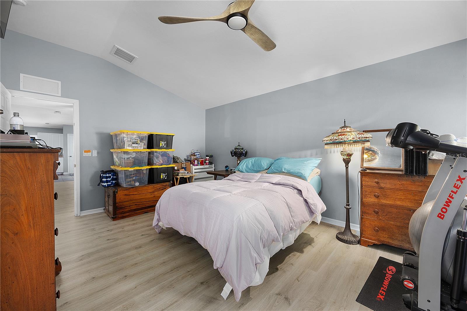 Image 17 of 34 For 1606 15th Avenue