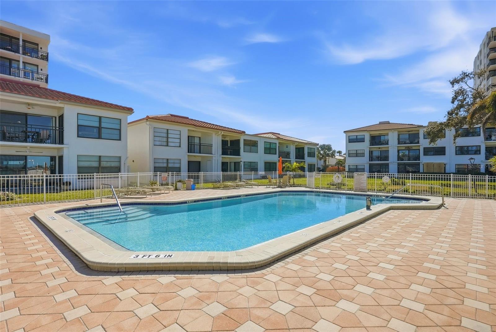 Image 25 of 35 For 6210 Sun Boulevard 211