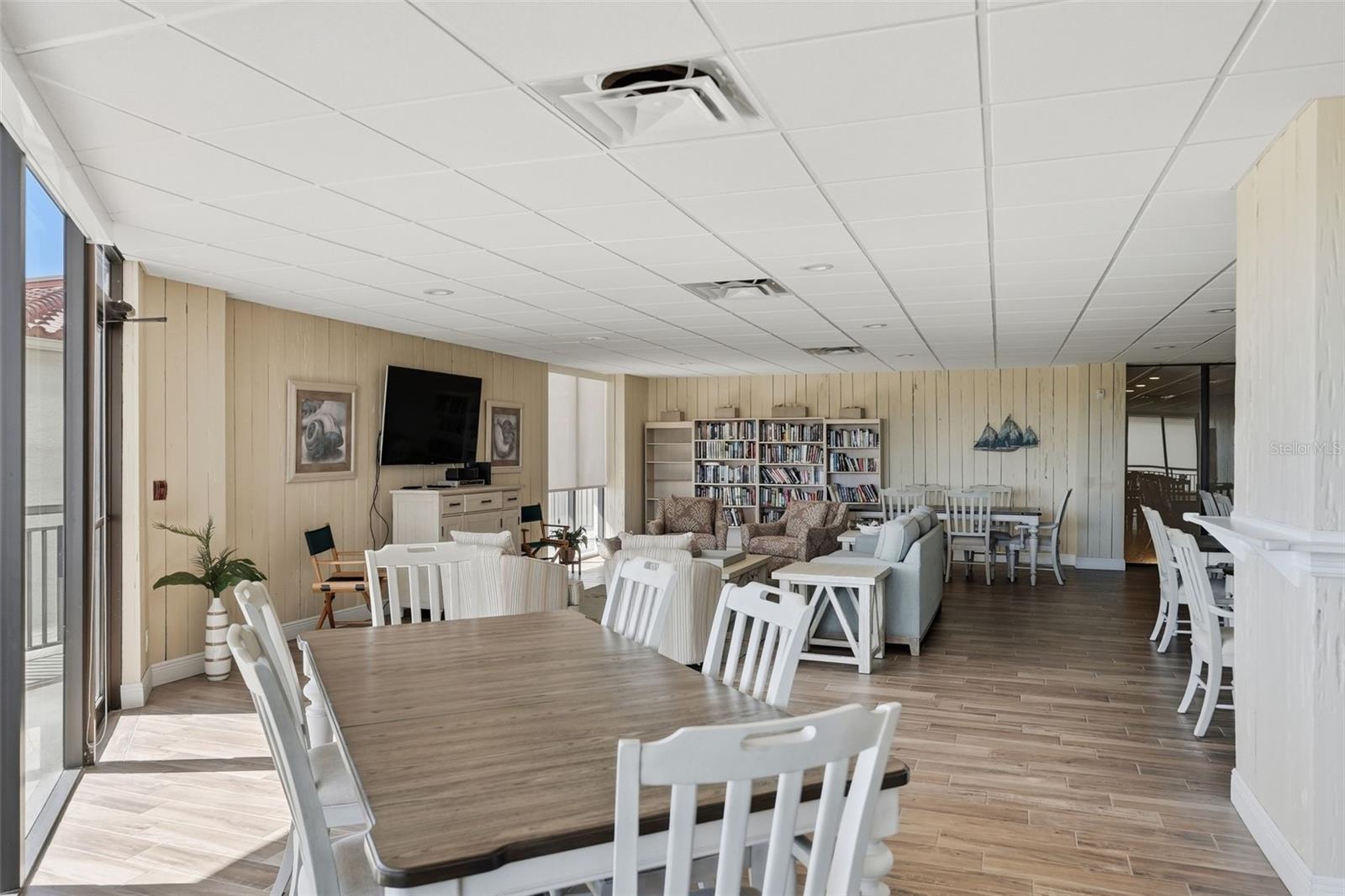 Image 28 of 35 For 6210 Sun Boulevard 211