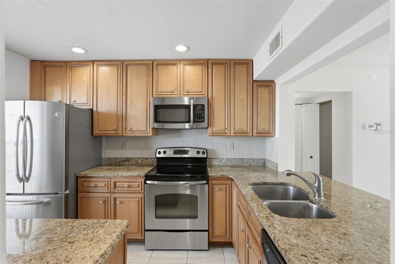 Image 5 of 35 For 6210 Sun Boulevard 211