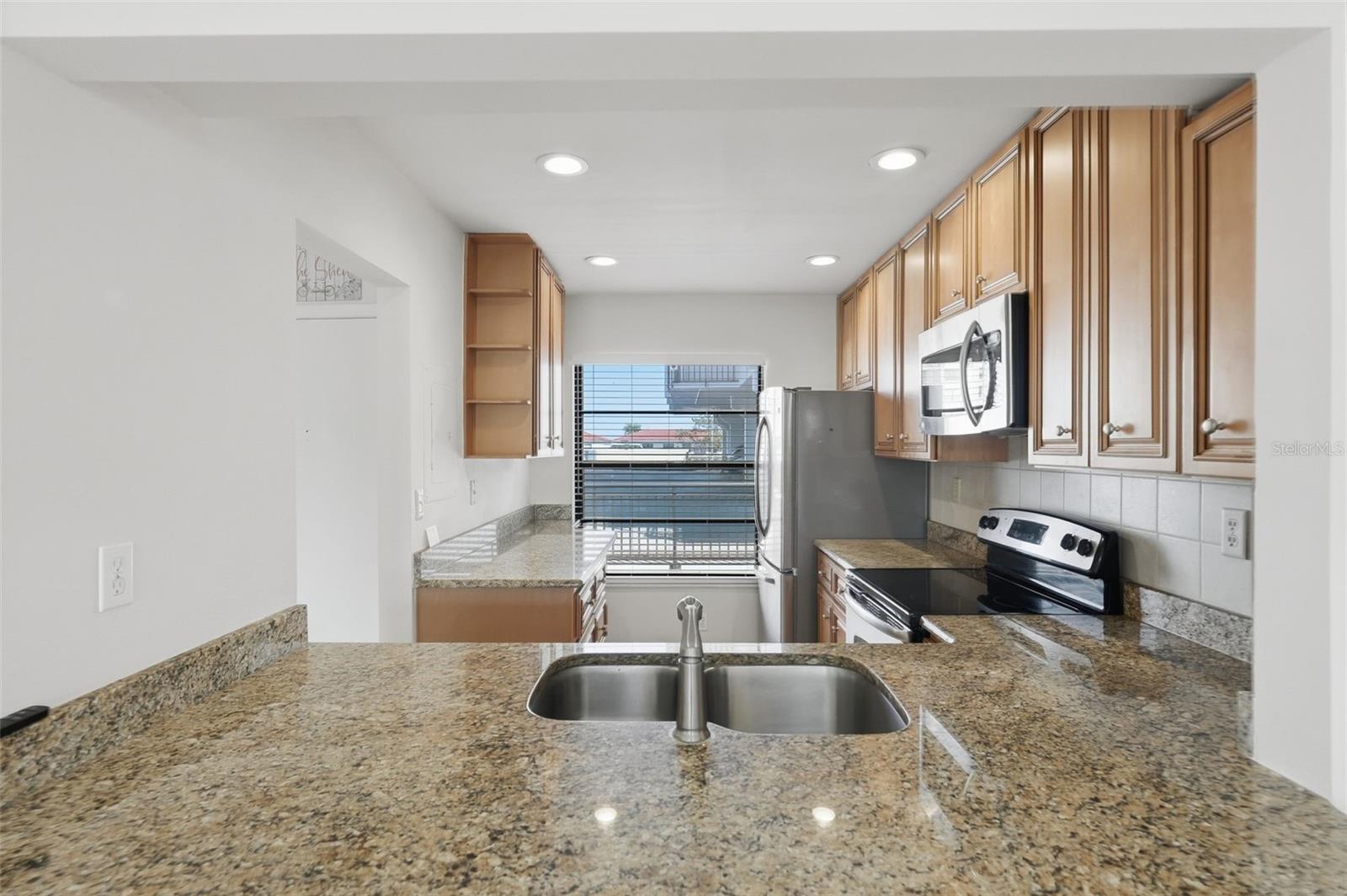 Image 8 of 35 For 6210 Sun Boulevard 211