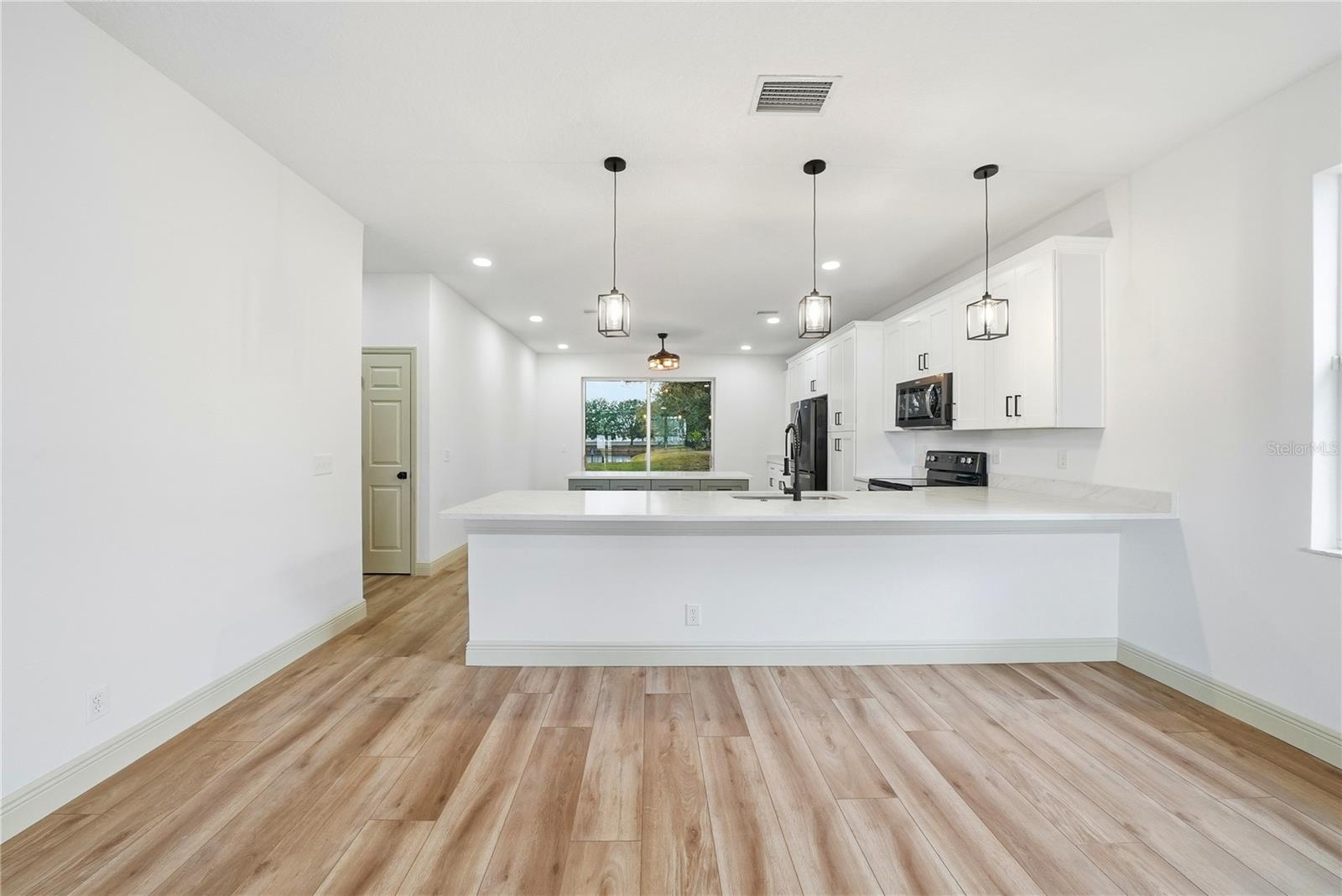 Image 10 of 37 For 6931 34th Avenue E