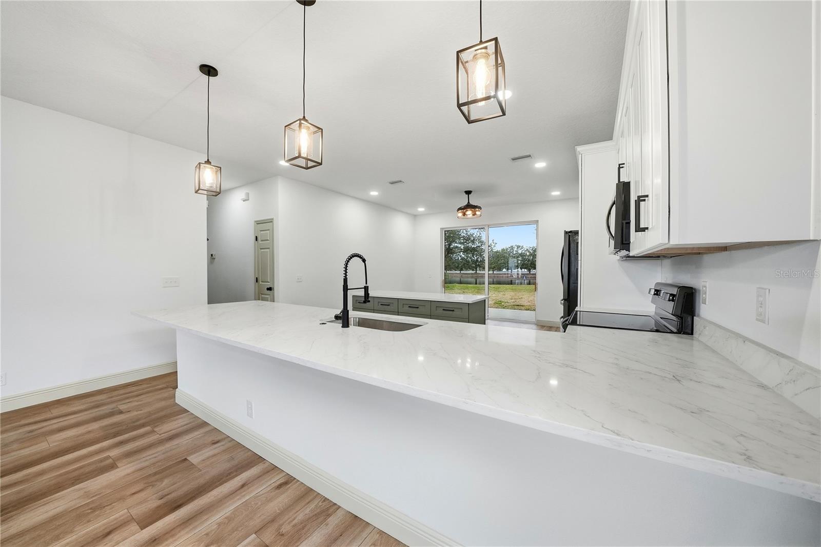 Image 11 of 37 For 6931 34th Avenue E