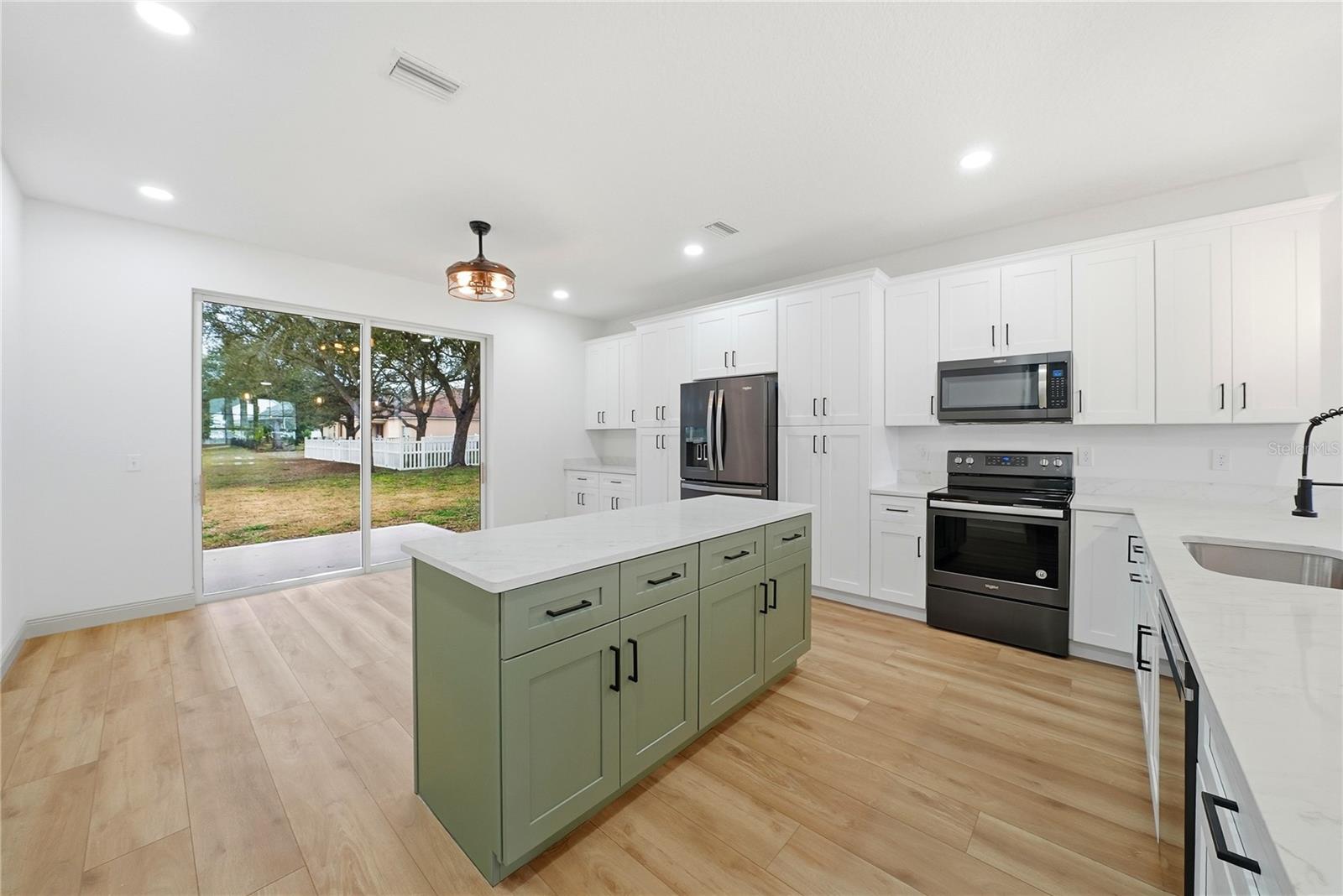 Image 13 of 37 For 6931 34th Avenue E