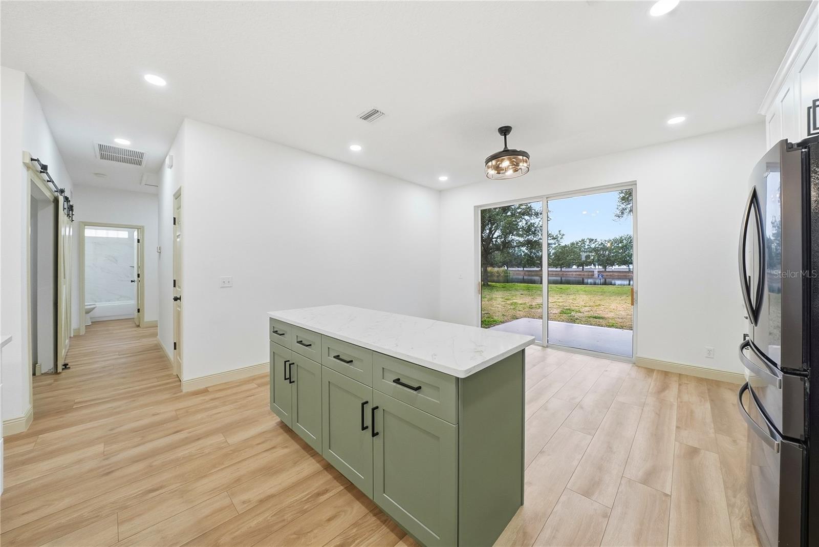 Image 14 of 37 For 6931 34th Avenue E