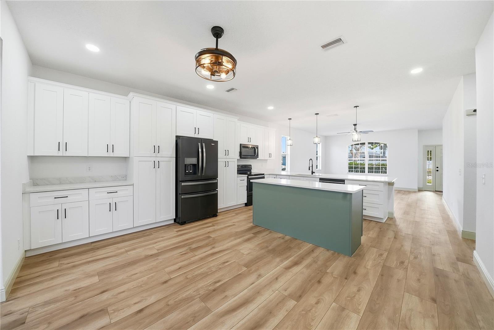 Image 15 of 37 For 6931 34th Avenue E