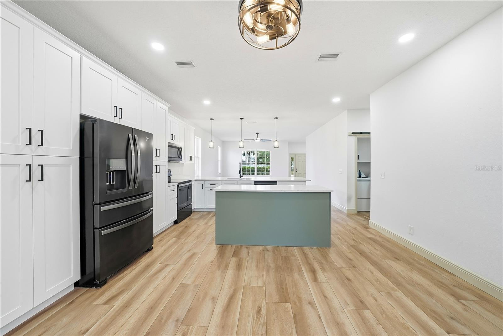 Image 16 of 37 For 6931 34th Avenue E