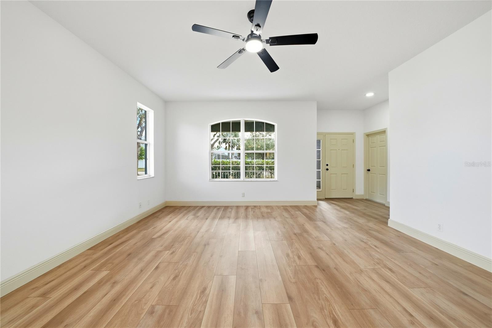 Image 21 of 37 For 6931 34th Avenue E