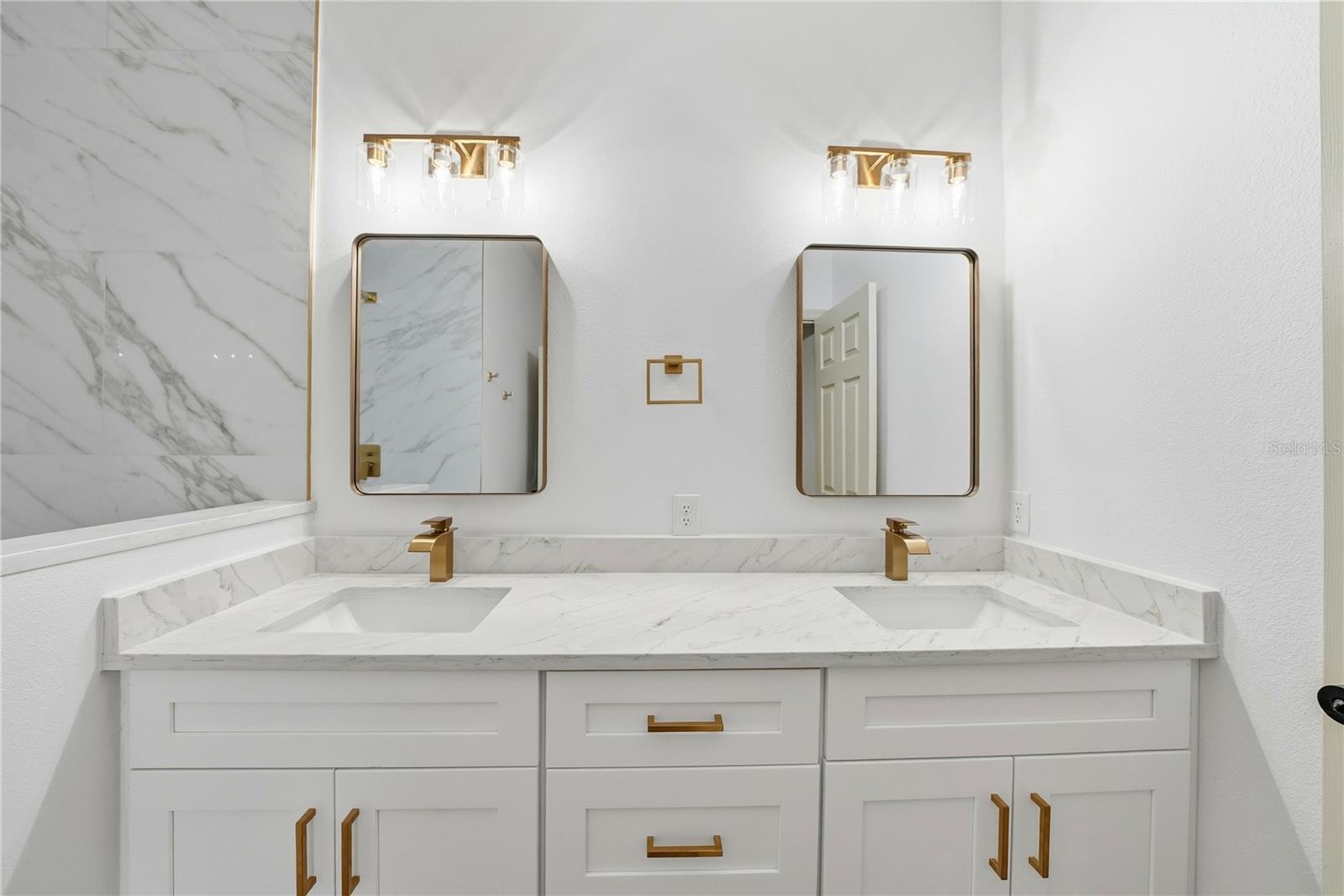 Image 22 of 37 For 6931 34th Avenue E