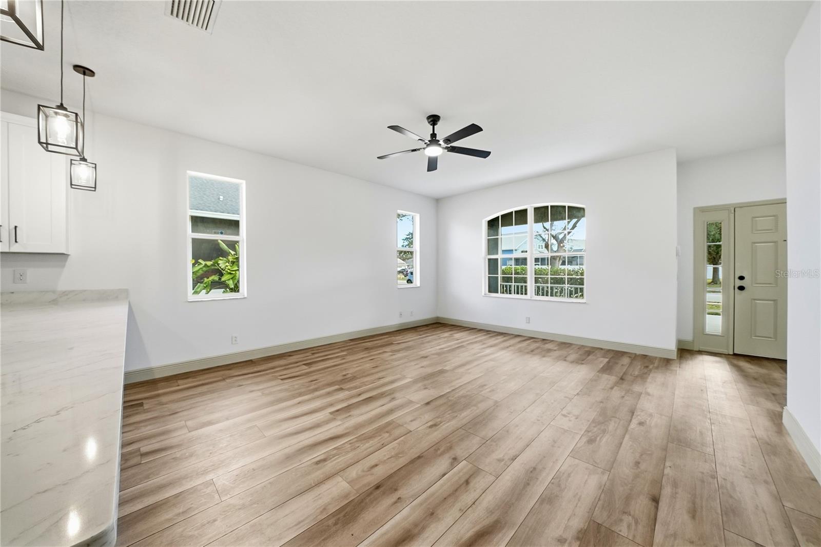 Image 29 of 37 For 6931 34th Avenue E