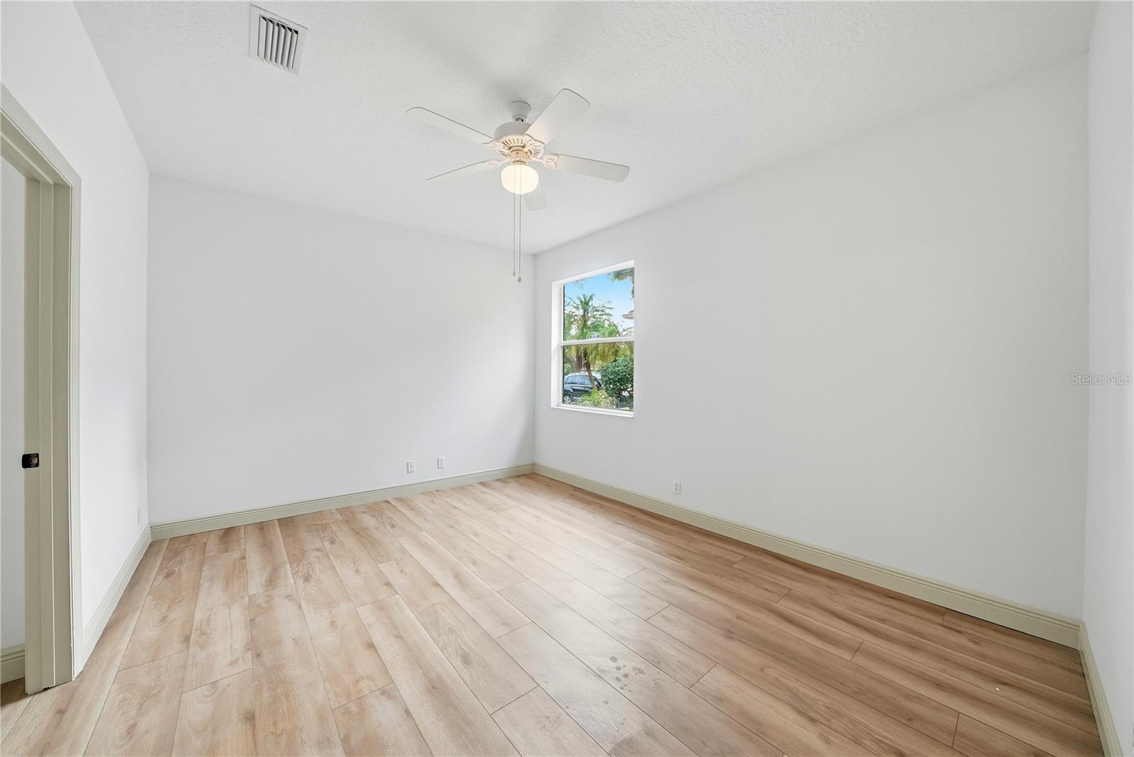 Image 31 of 37 For 6931 34th Avenue E