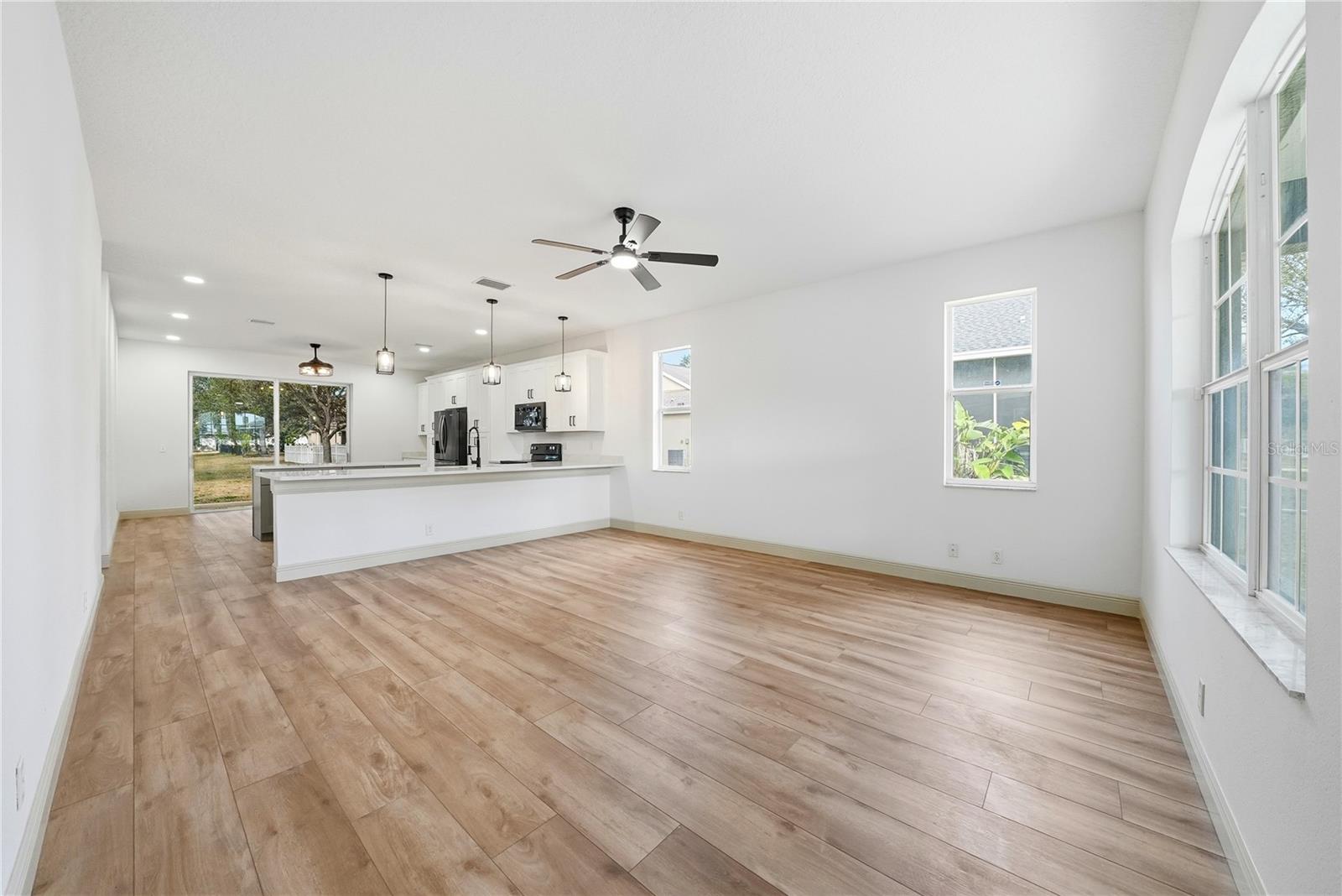 Image 7 of 37 For 6931 34th Avenue E