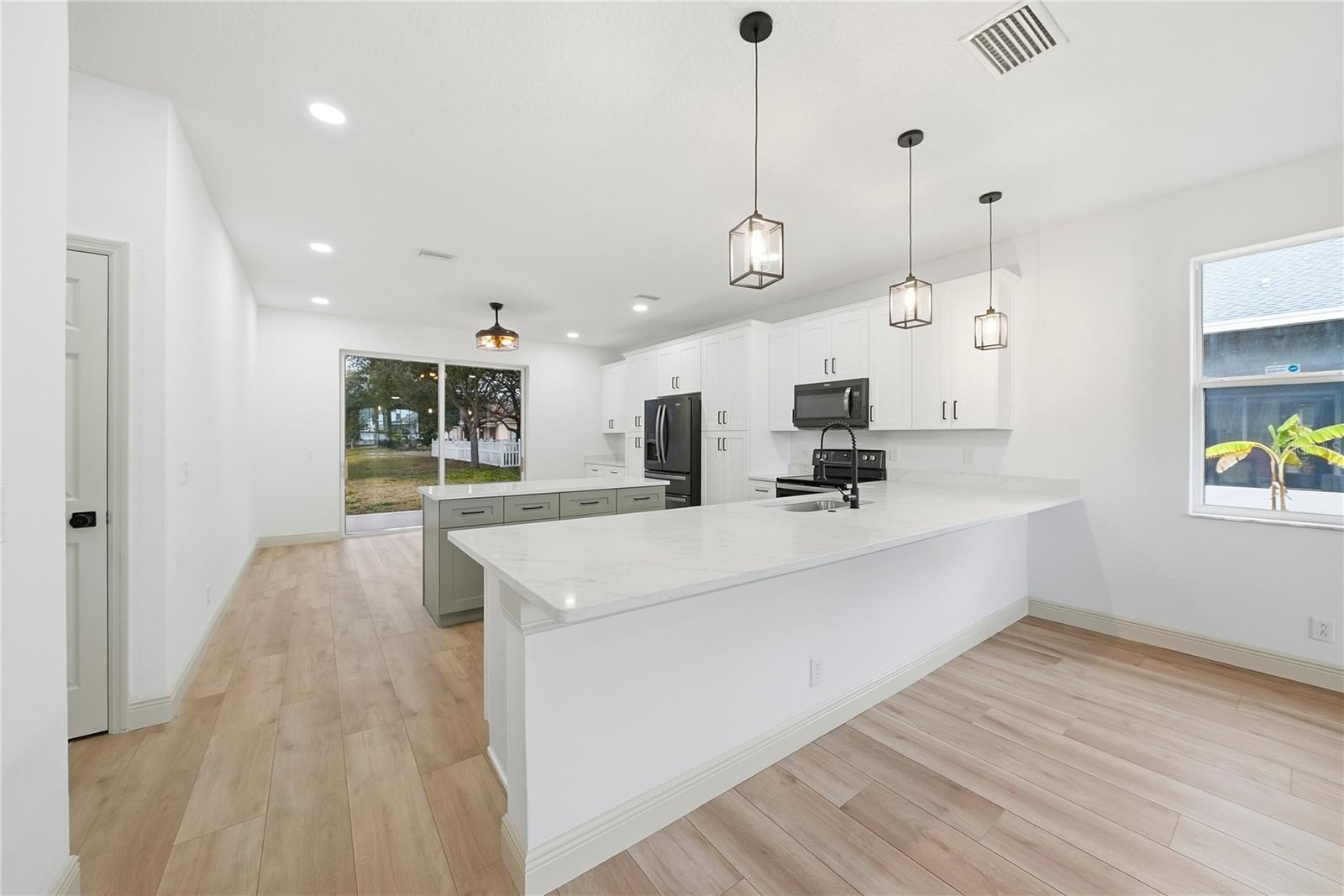 Image 8 of 37 For 6931 34th Avenue E