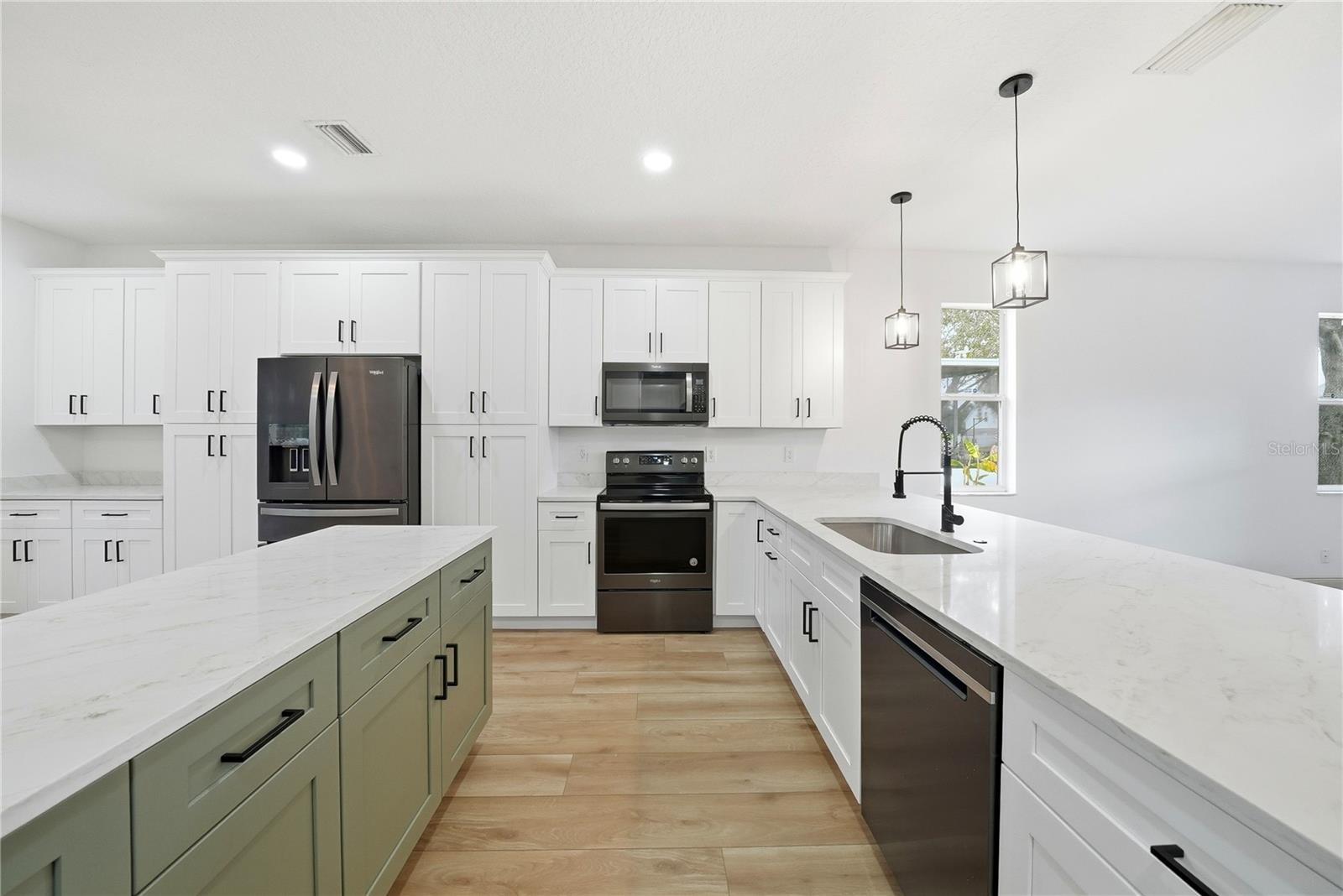 Image 9 of 37 For 6931 34th Avenue E