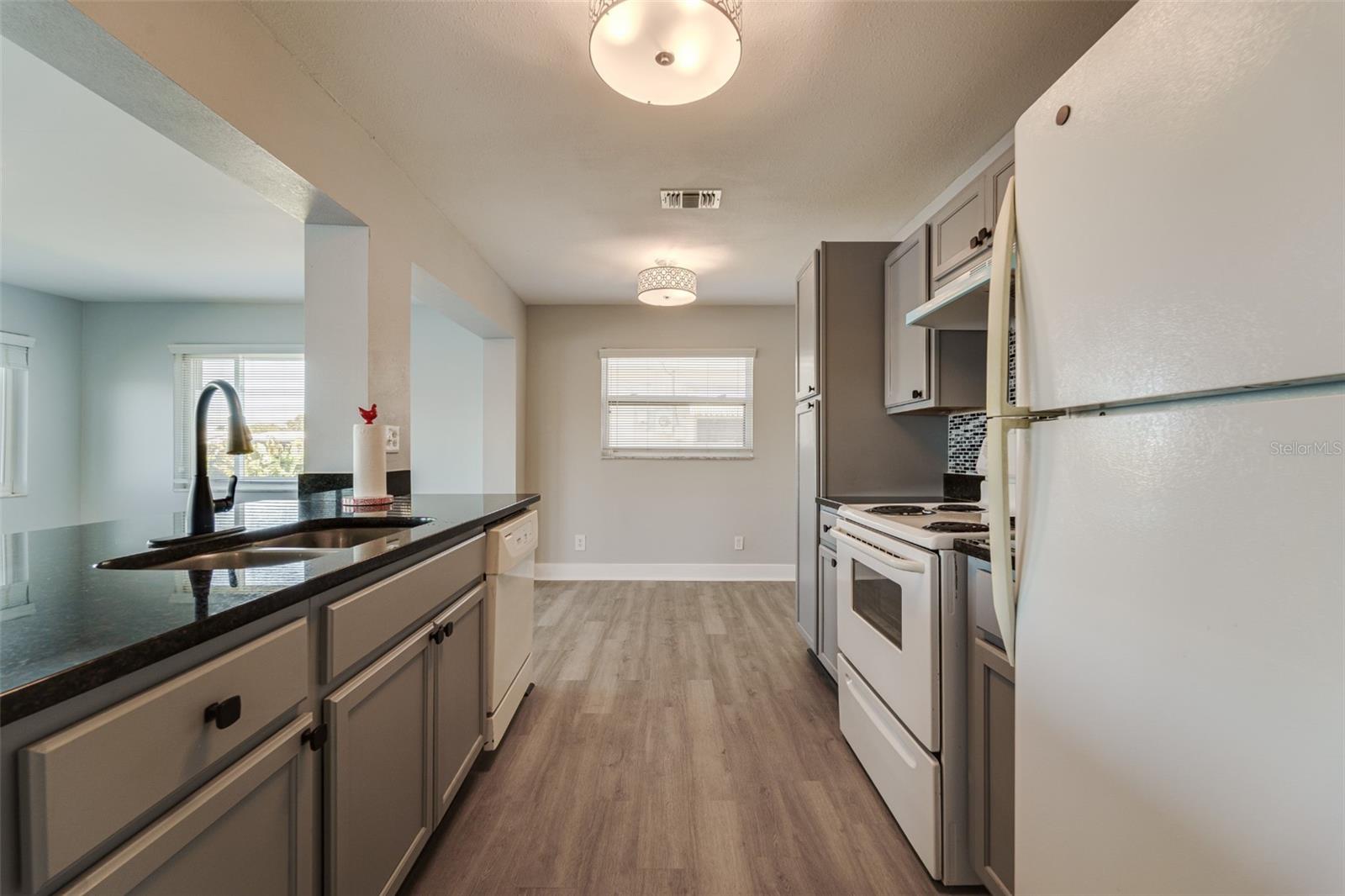 Image 11 of 61 For 4185 96th Terrace N 2