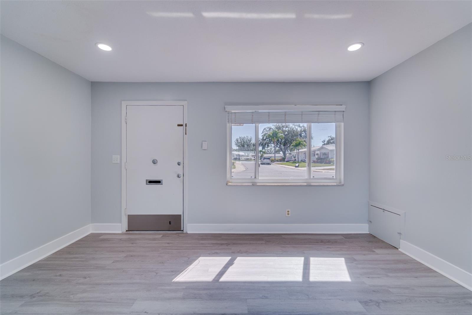 Image 6 of 61 For 4185 96th Terrace N 2